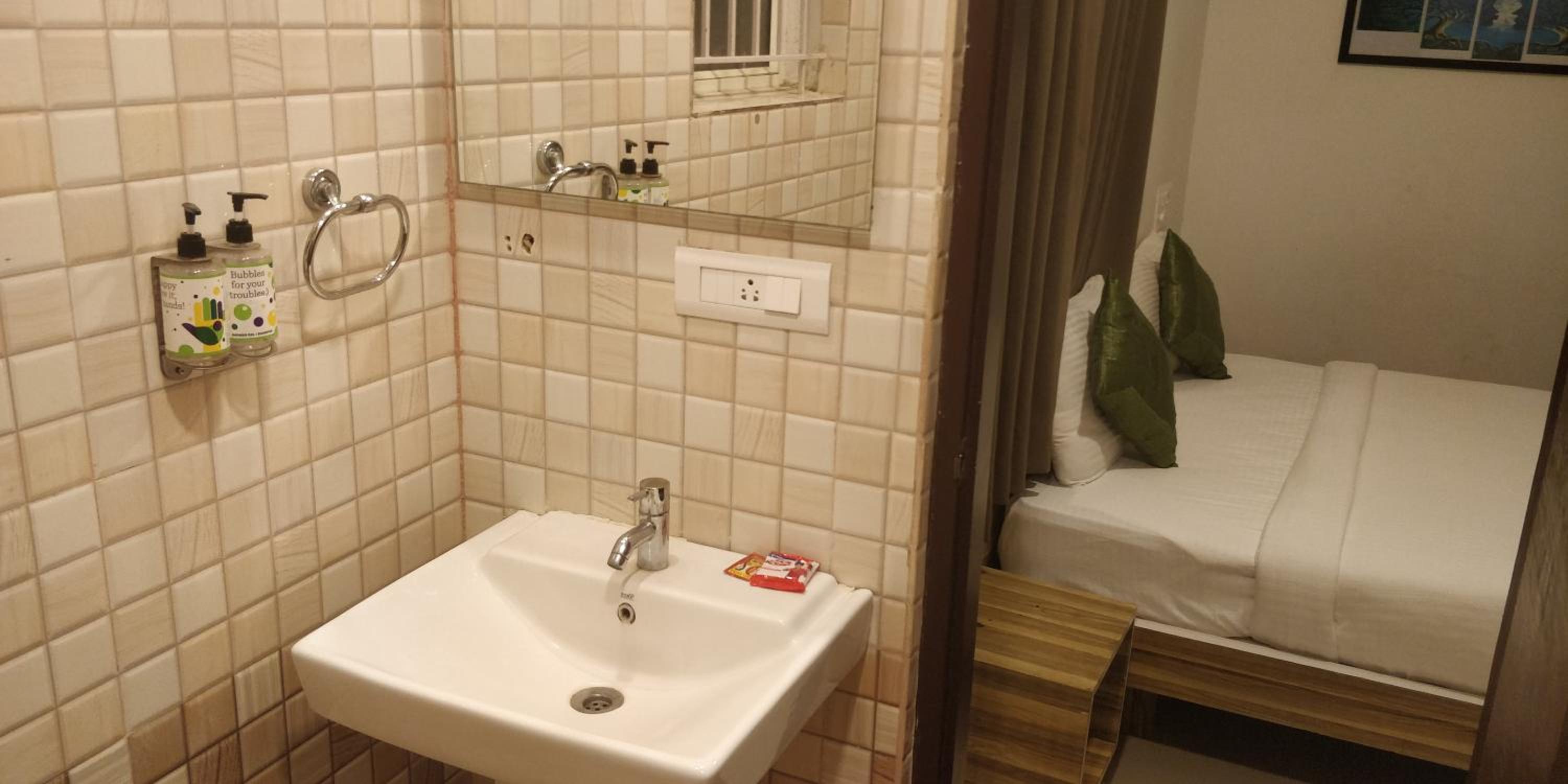 Deluxe Room - Photo 19