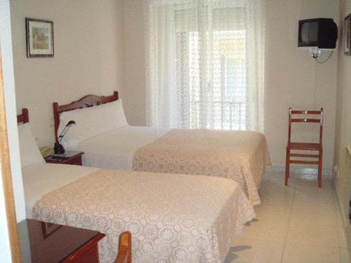 Triple Room with Private Bathroom photo 2