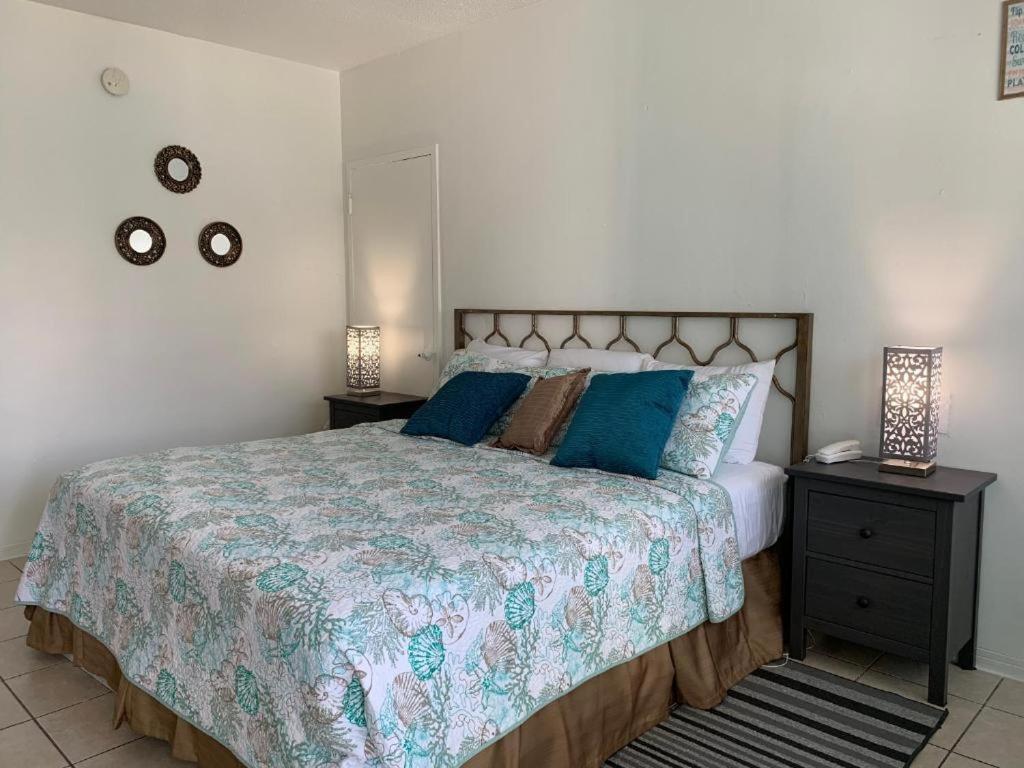 King Room with Pool View - Photo 1