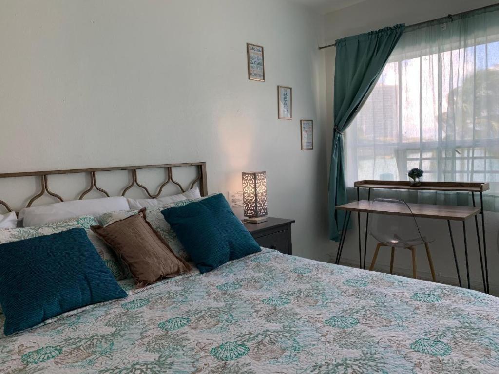 King Room with Pool View - Photo 4