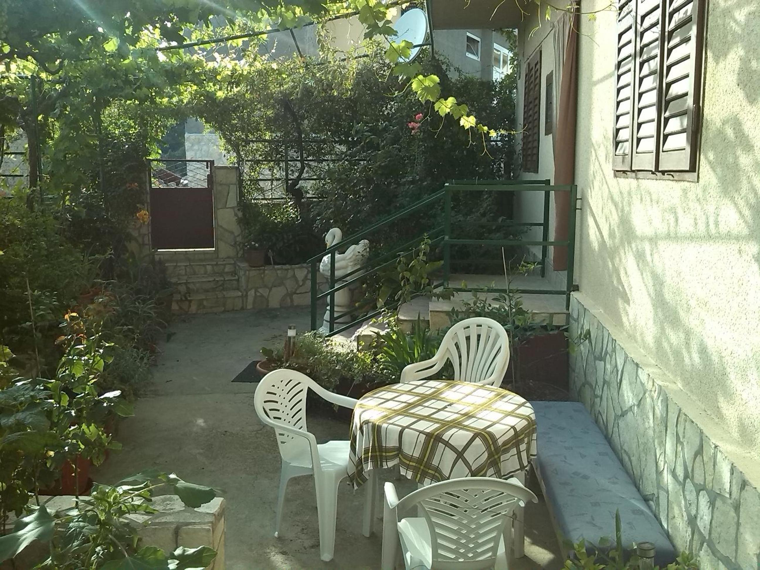 Apartment - Ground Floor - Photo 2