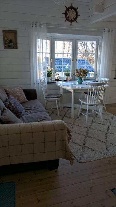 Three-Bedroom House - Photo 9