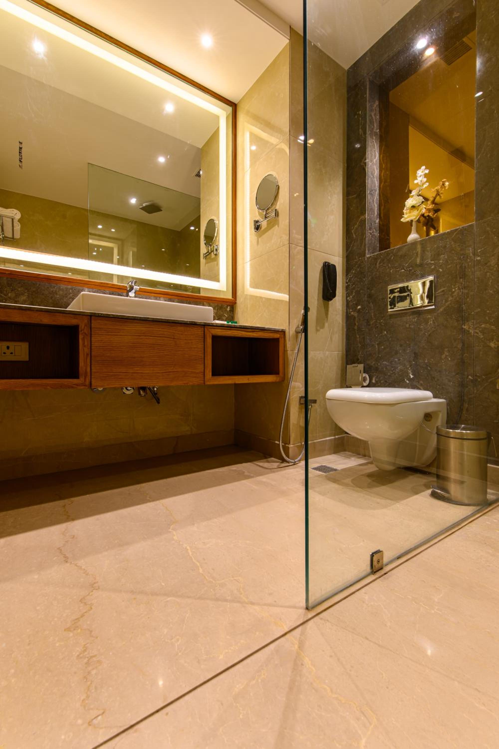 Classic Rooms: 10% discount on Food & Beverages (excluding In-Room Dining and Liquor), 10% discount on Spa Services, Laundry Services, Complimentary Happy Hour Offer – Buy 1 Get 1 Free, available daily from 11:00 AM to 7:00 PM. - Photo 5