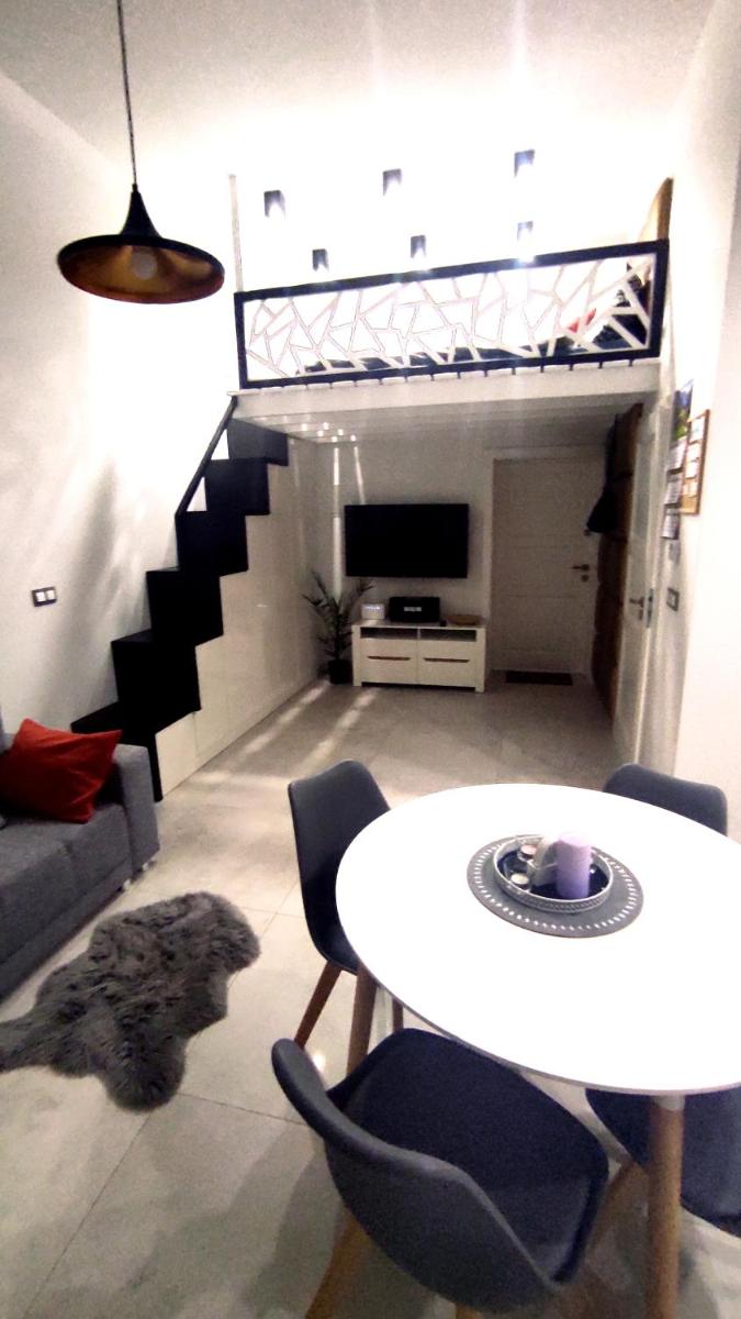 One-Bedroom Apartment photo 2