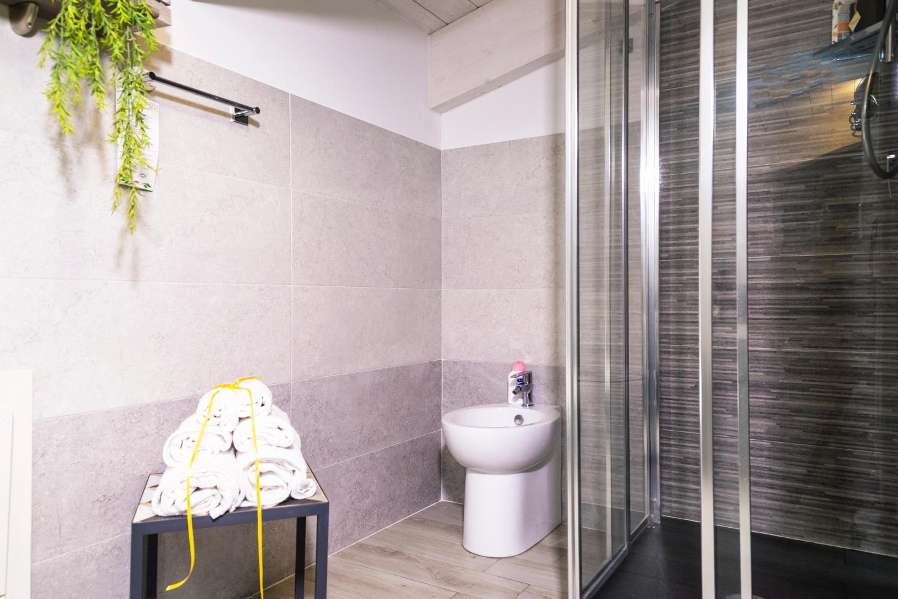 Double or Twin Room with Private Bathroom photo 3