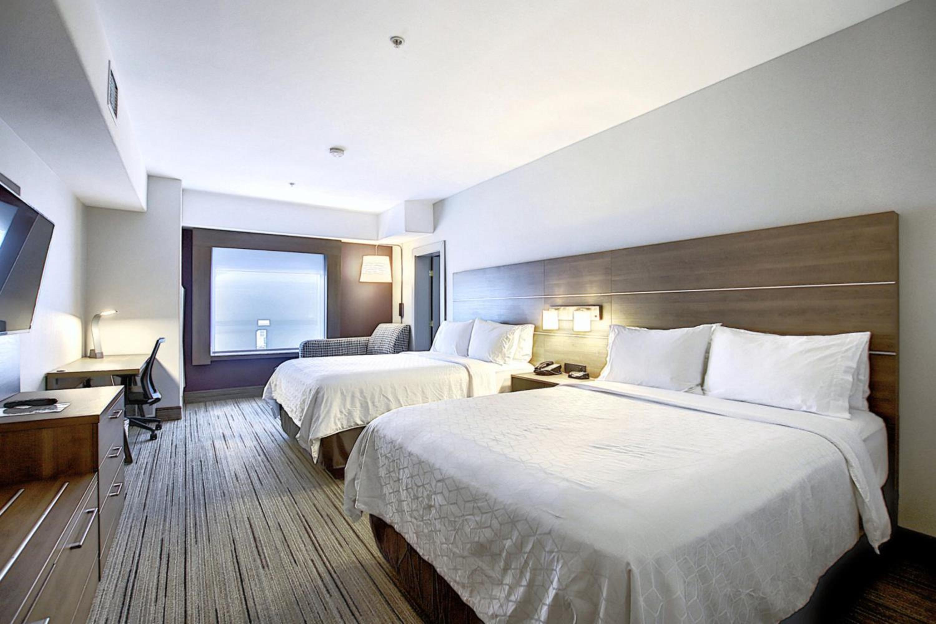 Three Room Queen Suite - Non-Smoking