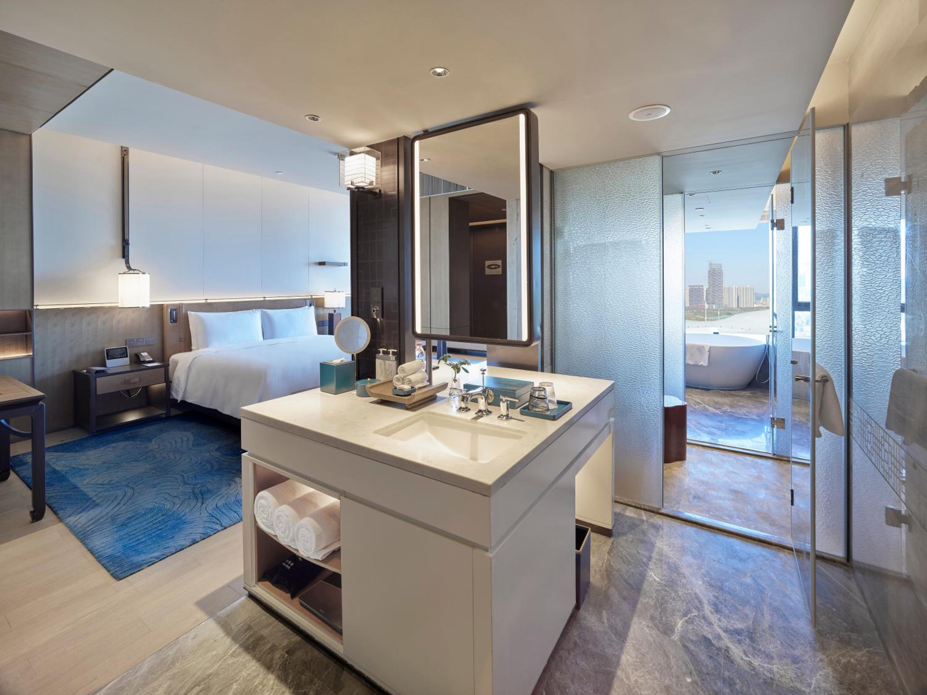 Premium King Room with River View - Lounge Access - Photo 3