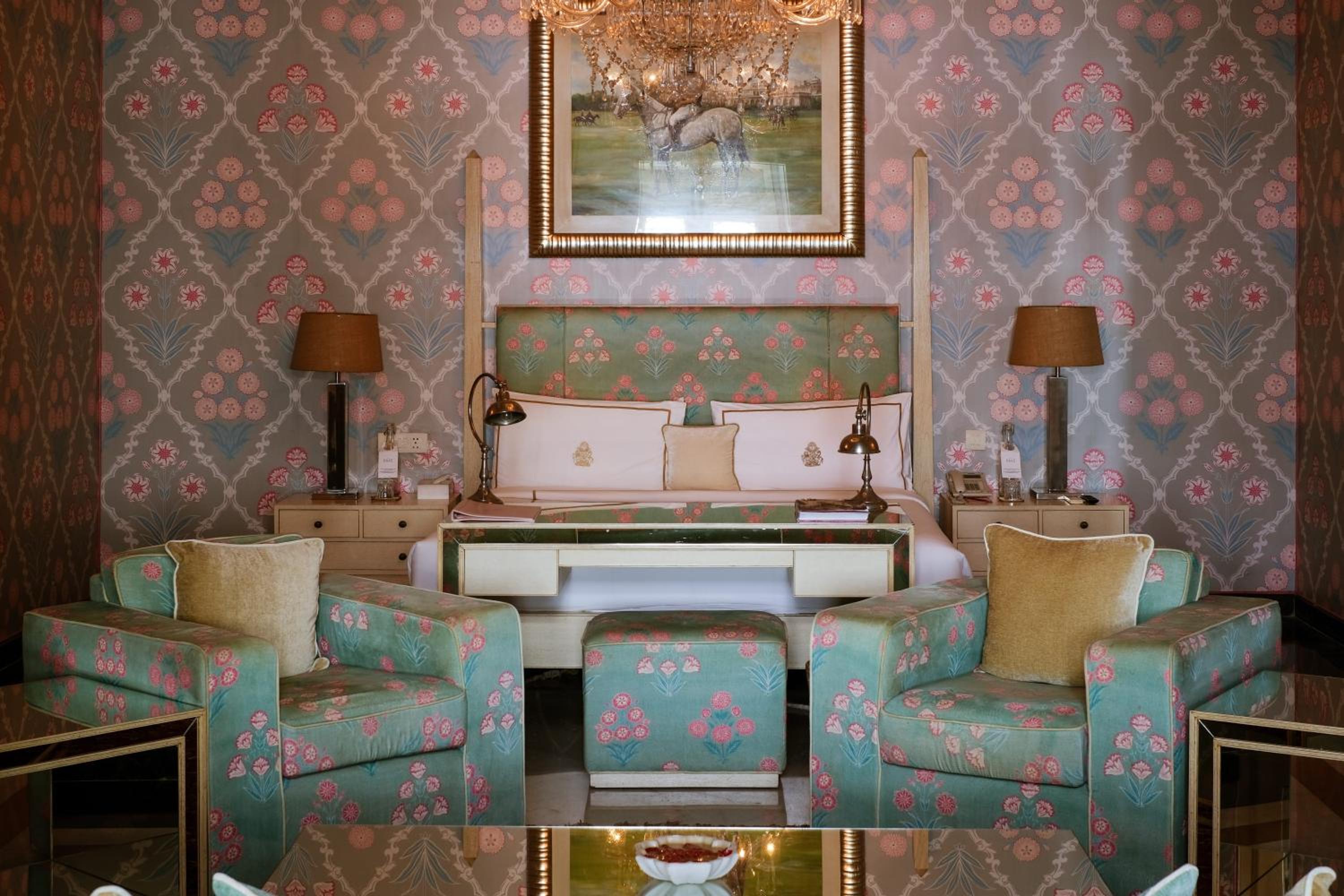 Palace Room photo 3