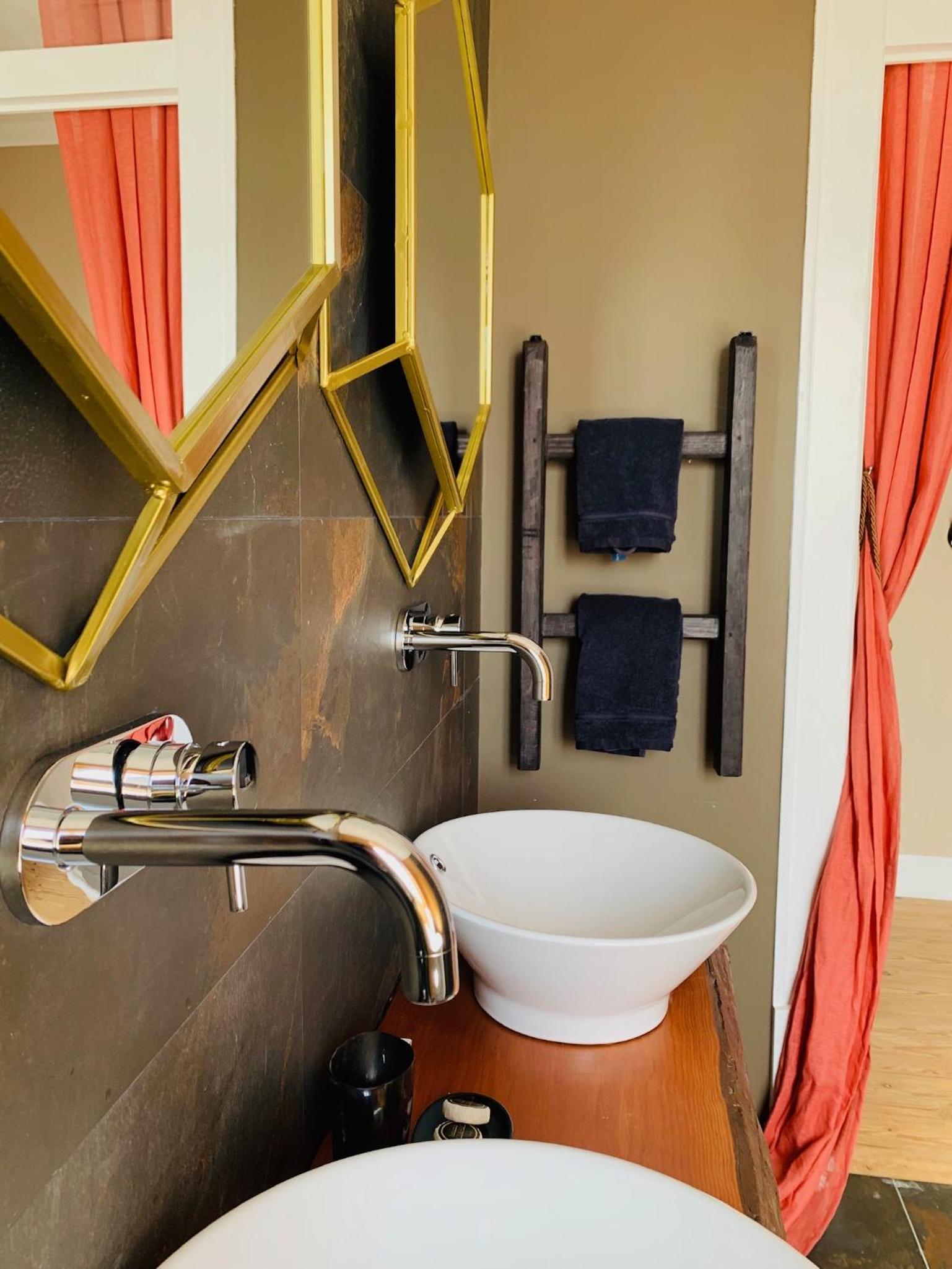 Deluxe Double Room with Bath photo 2