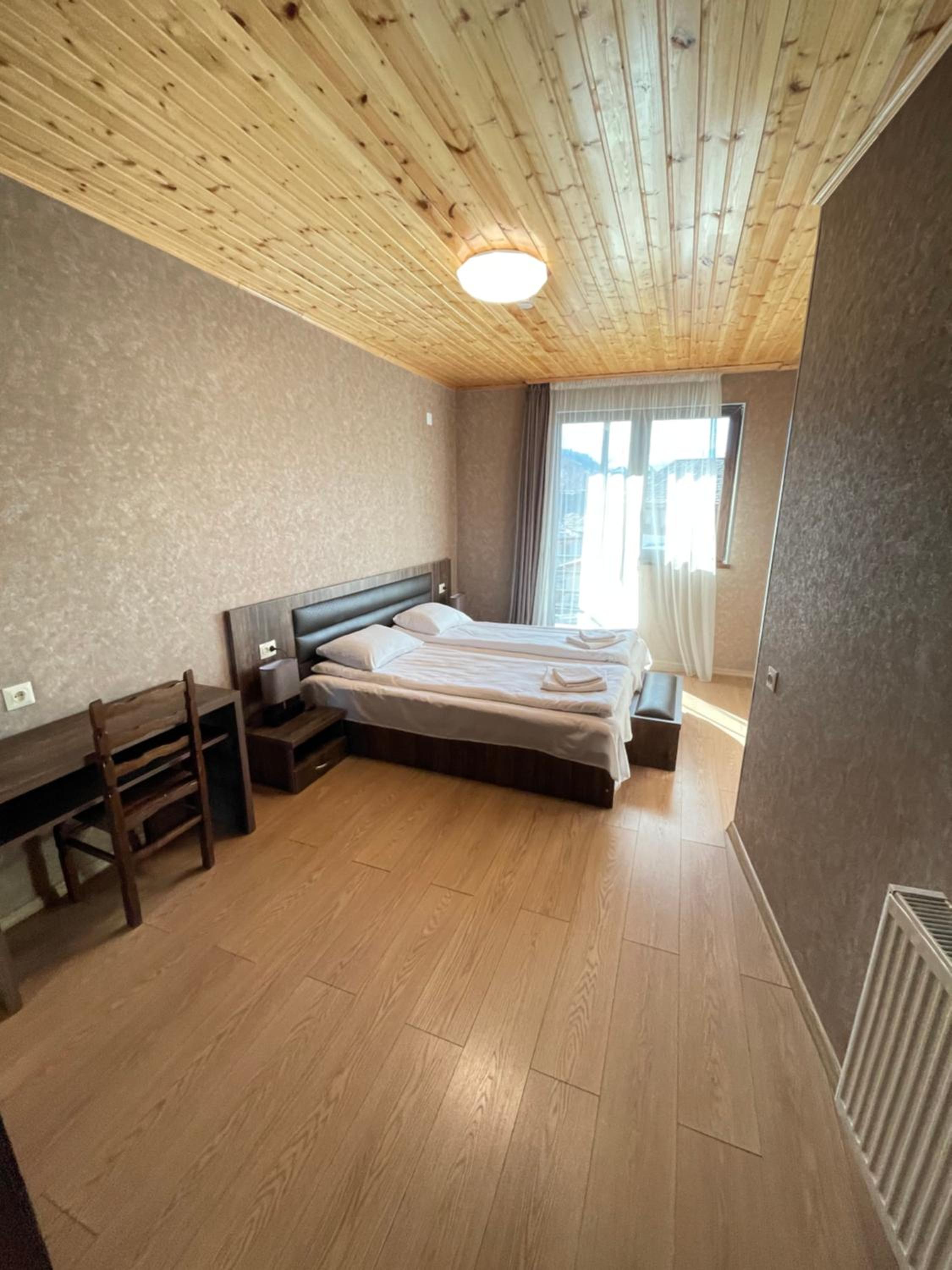 Standard Double or Twin Room with Balcony - Photo 8