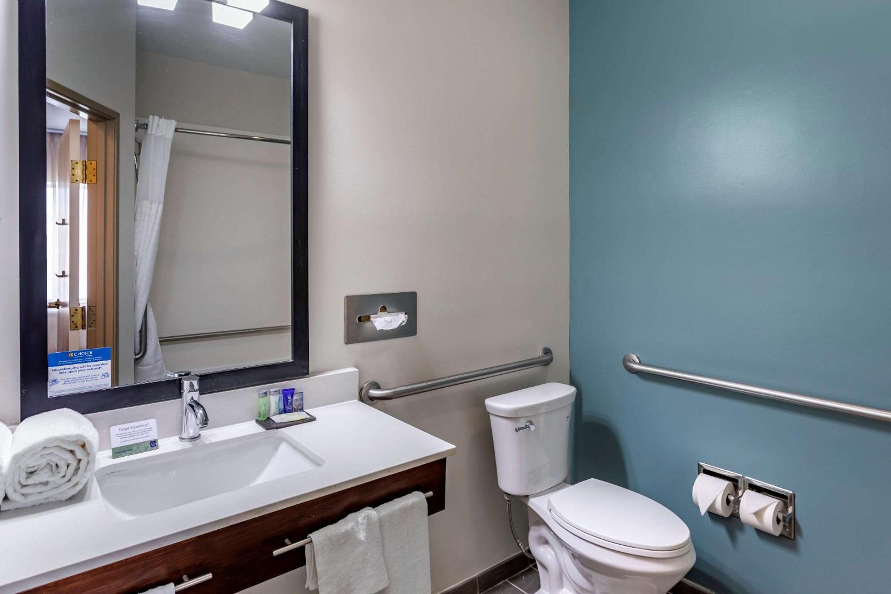 Double Room - Disability Access/Non Smoking - Photo 2