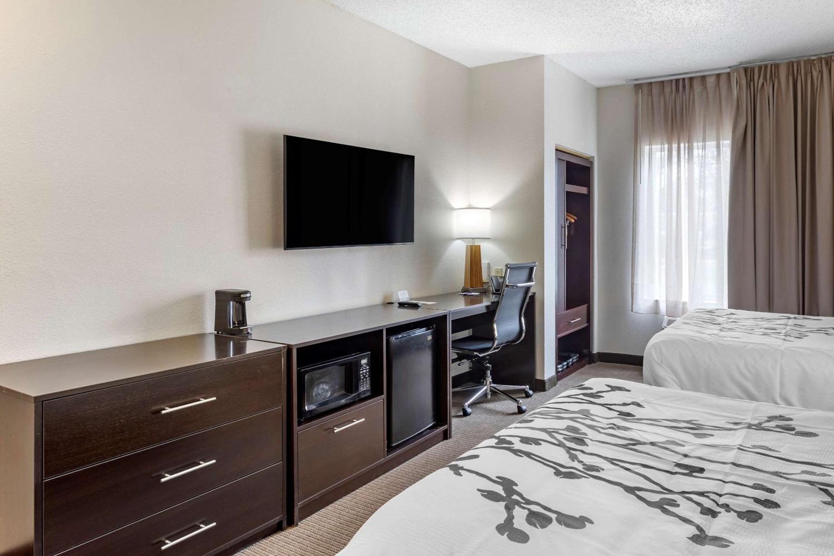 Double Room - Disability Access/Non Smoking - Photo 1