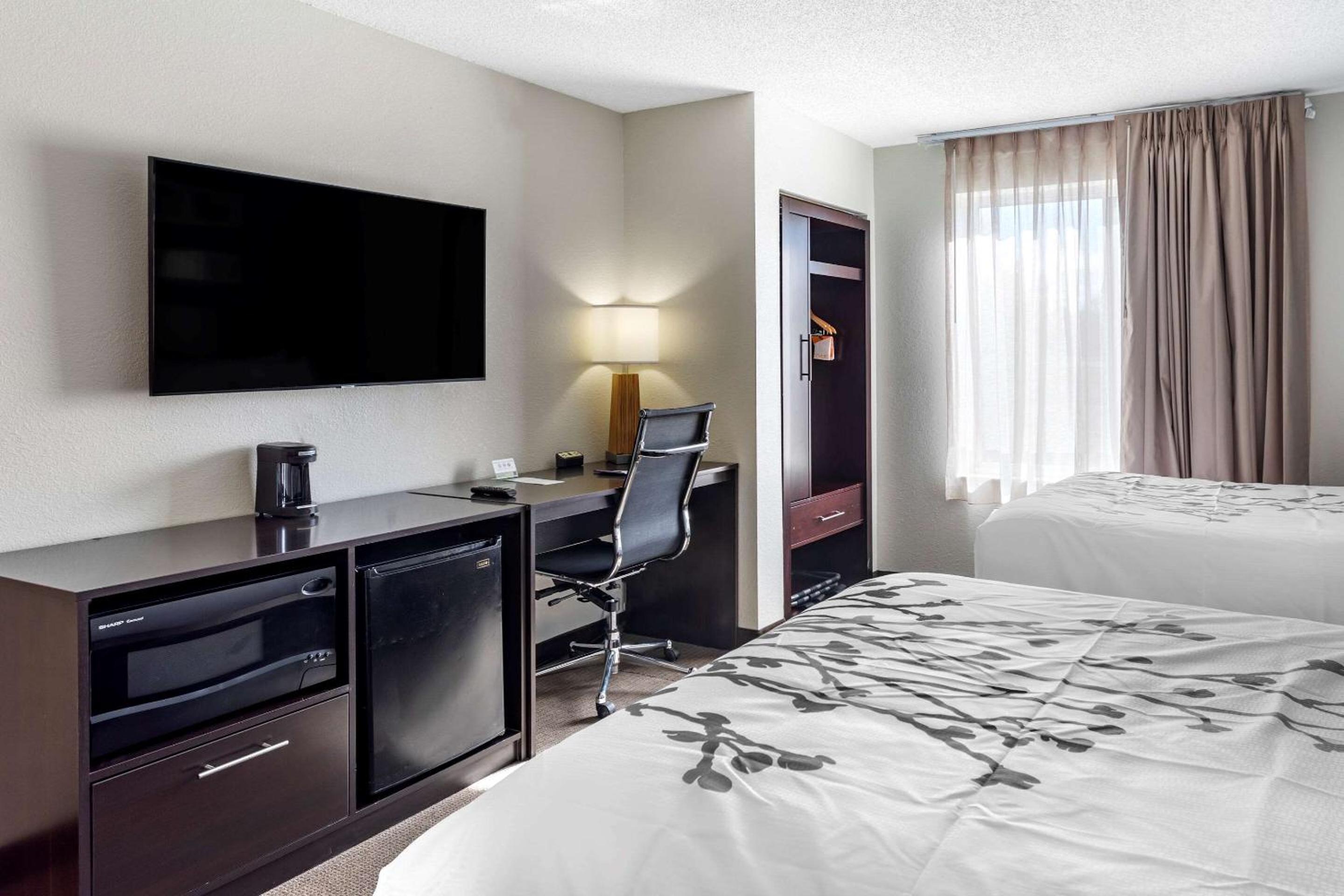 Standard Double Room with Two Double Beds - Non-Smoking - Photo 3