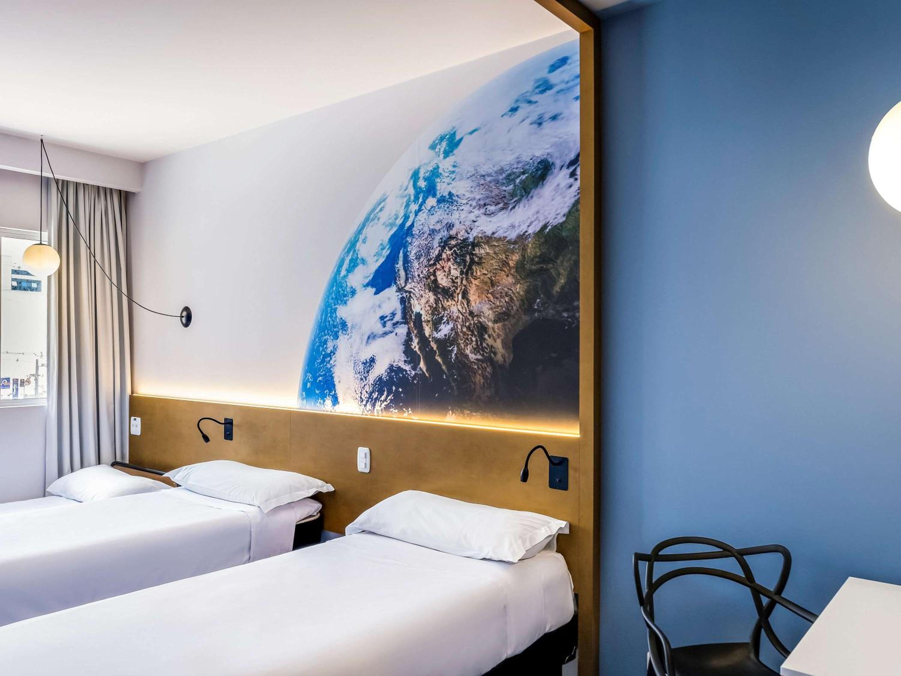 Standard Triple Room with Three Single Beds - Photo 2