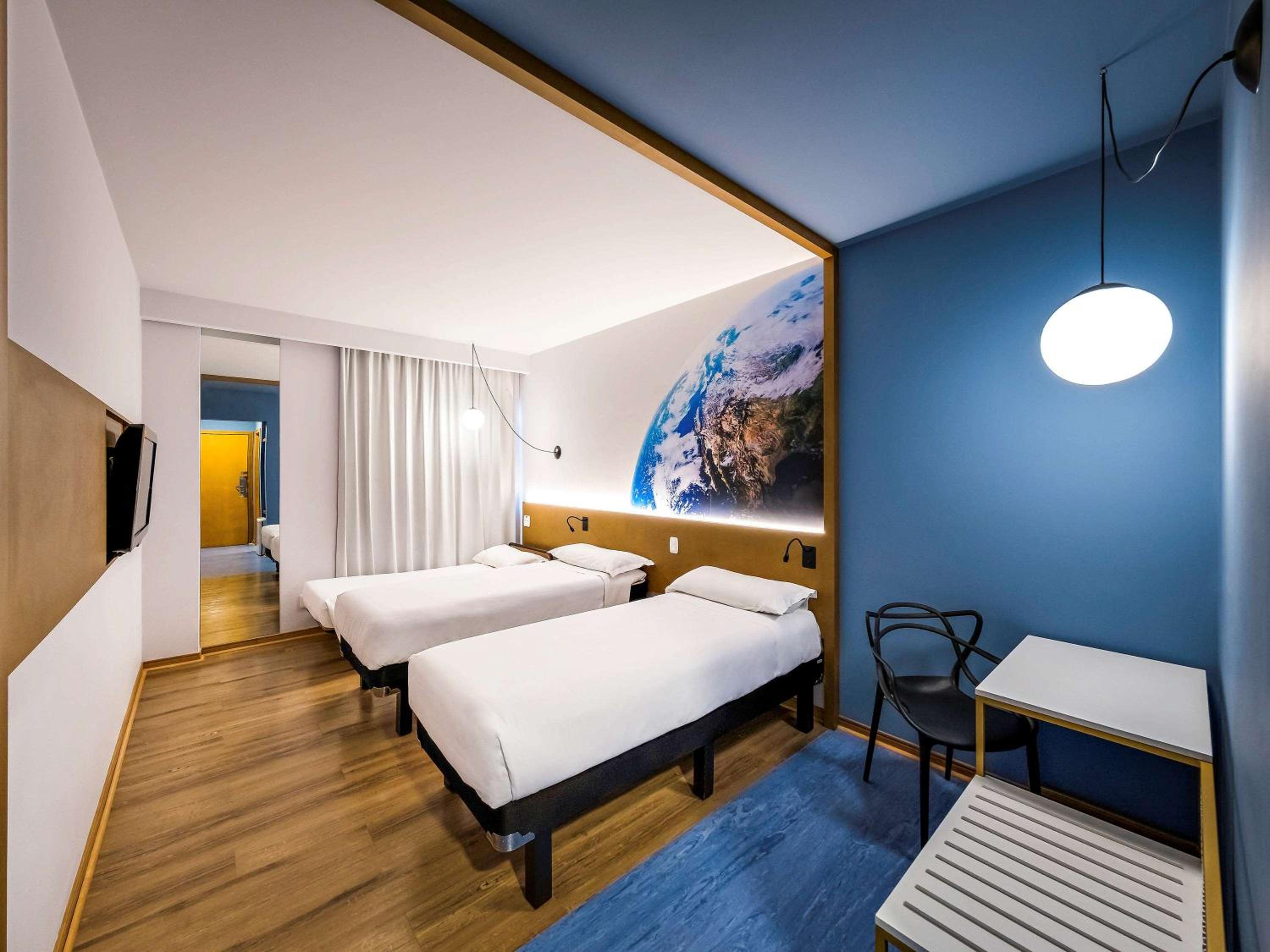 Standard Triple Room with Three Single Beds - Photo 1