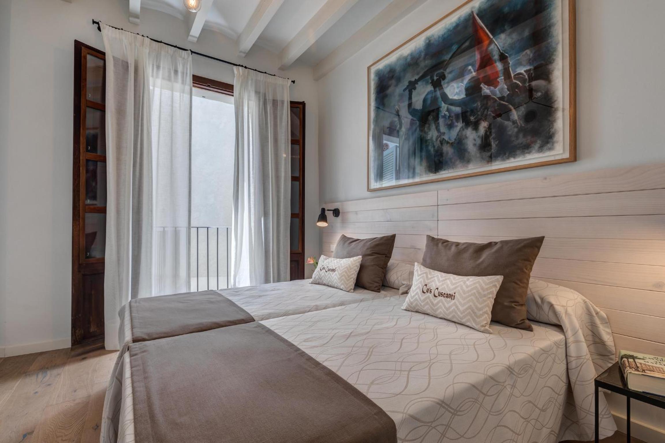 Queen Room with Balcony photo 1