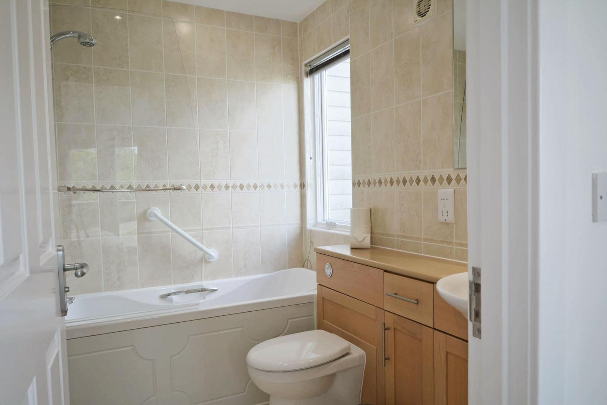 Three-Bedroom House photo 2
