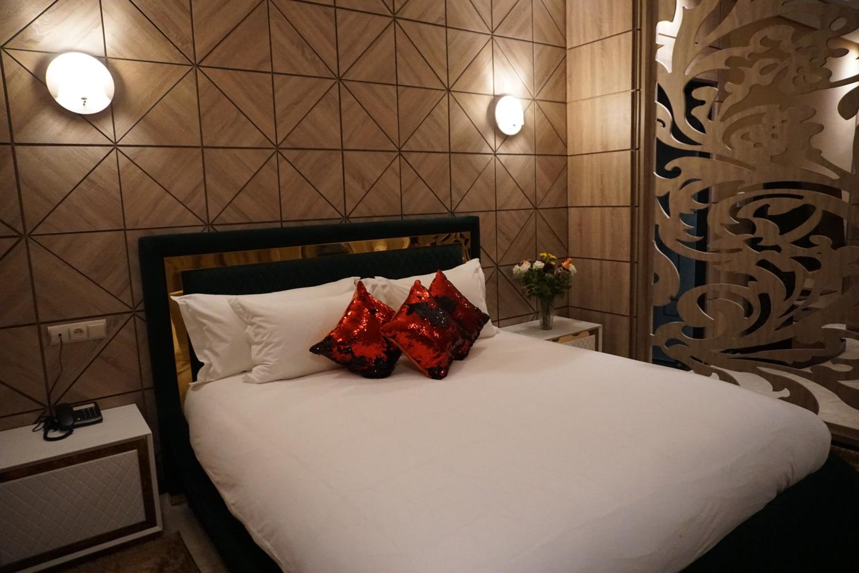 Deluxe Suite - Photo 8