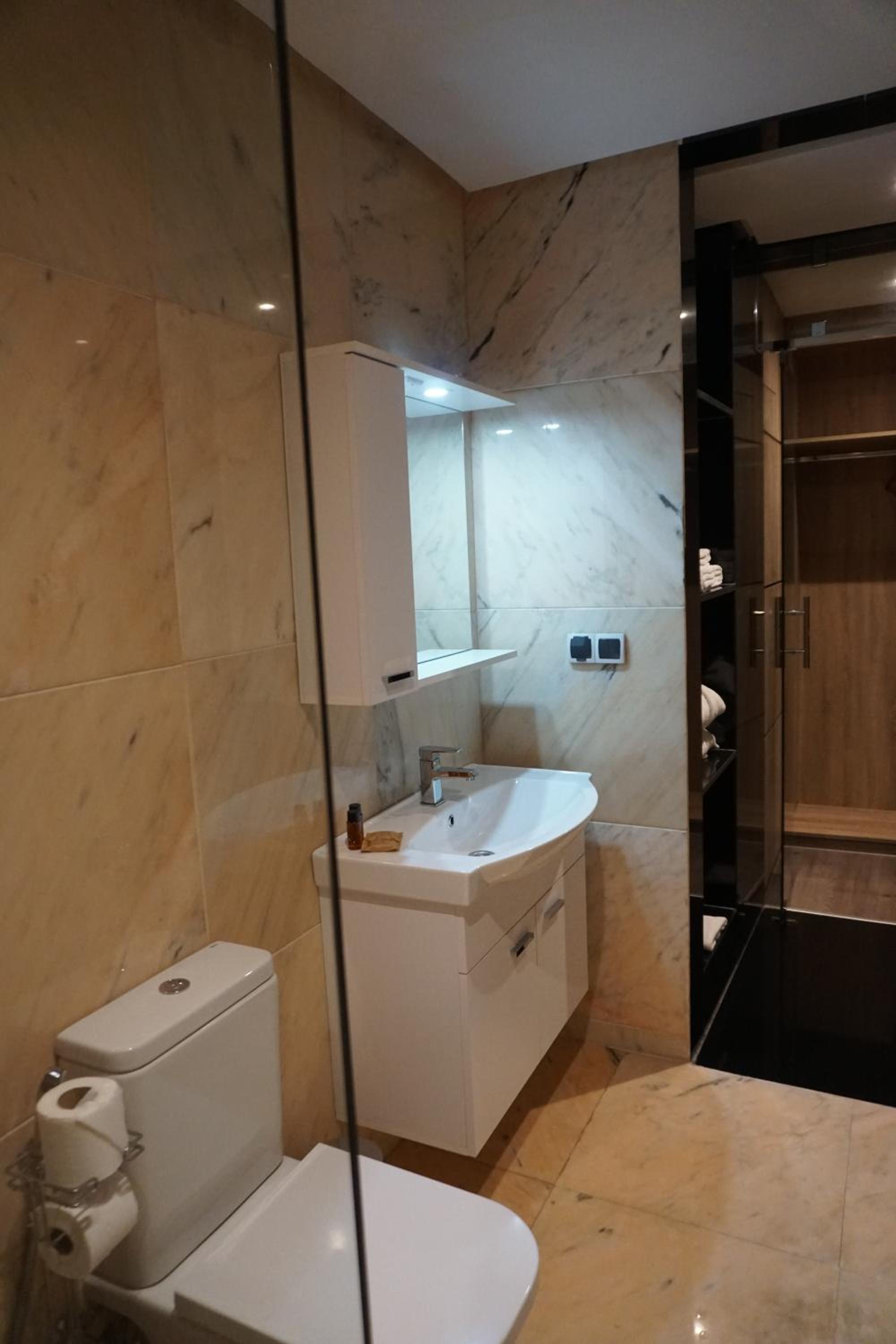 Deluxe Suite - Photo 2