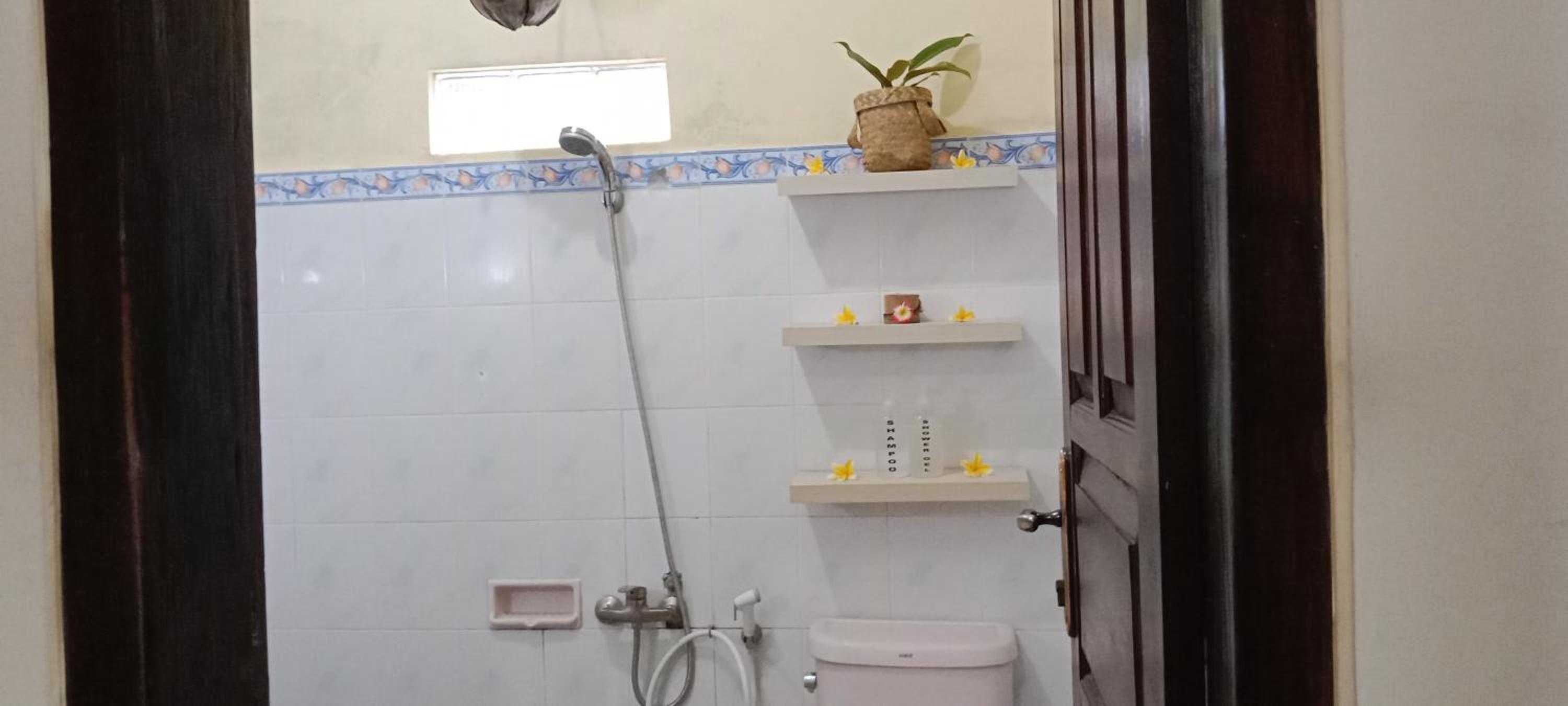 Twin Room with Private Bathroom - Photo 19