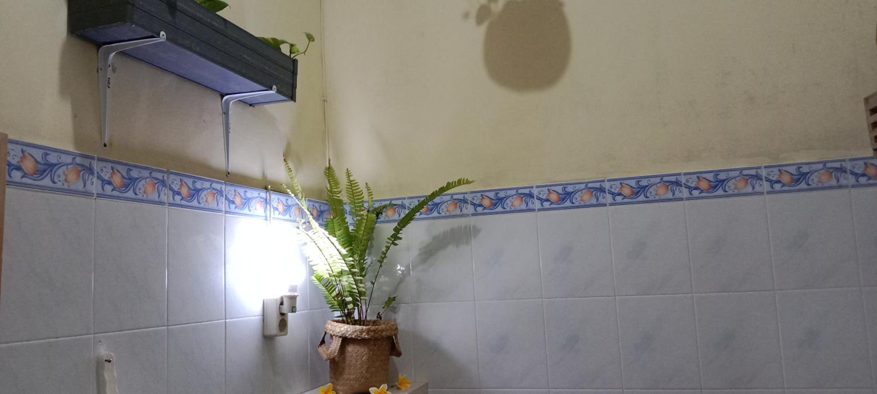 Twin Room with Private Bathroom - Photo 20
