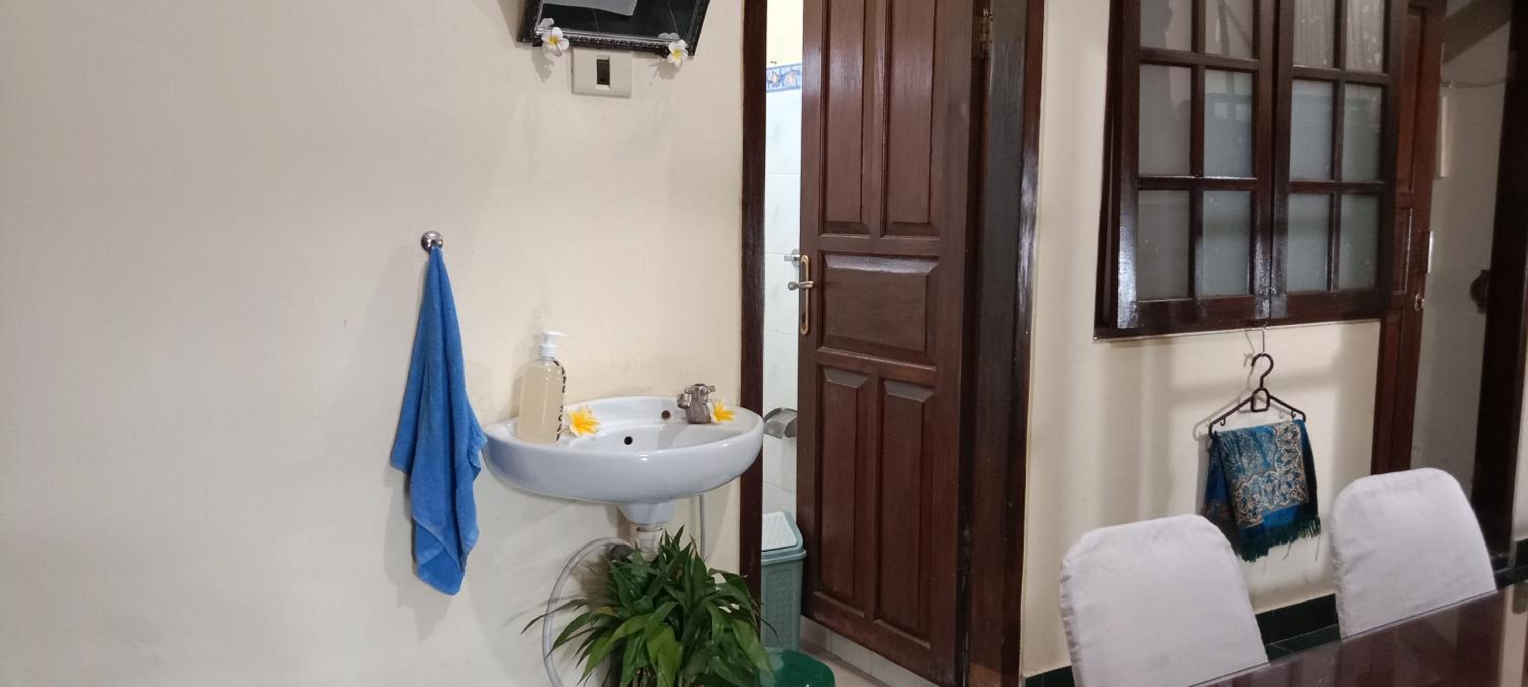 Twin Room with Private Bathroom - Photo 18