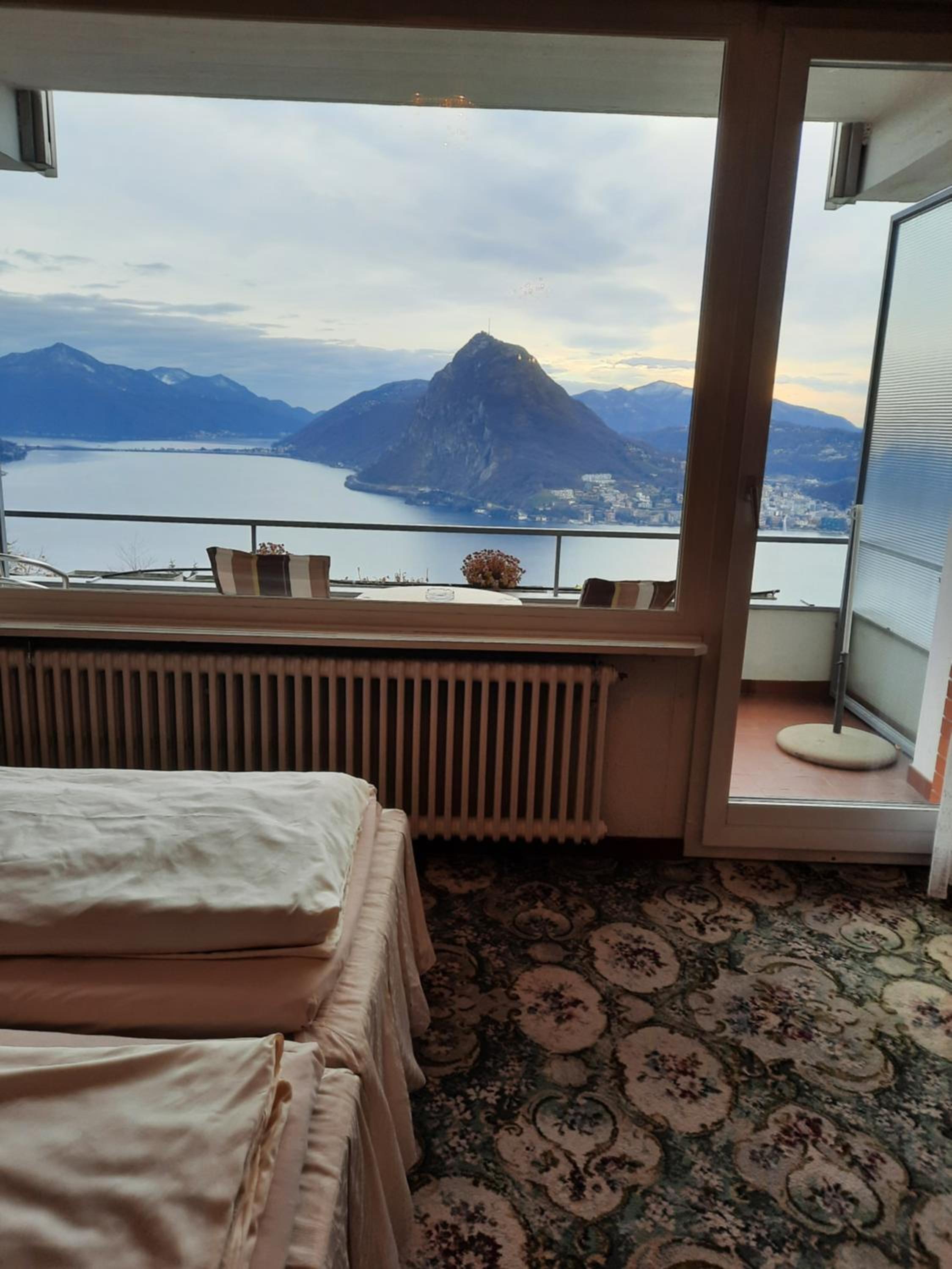 Suite with Lake View and Balcony - Photo 4