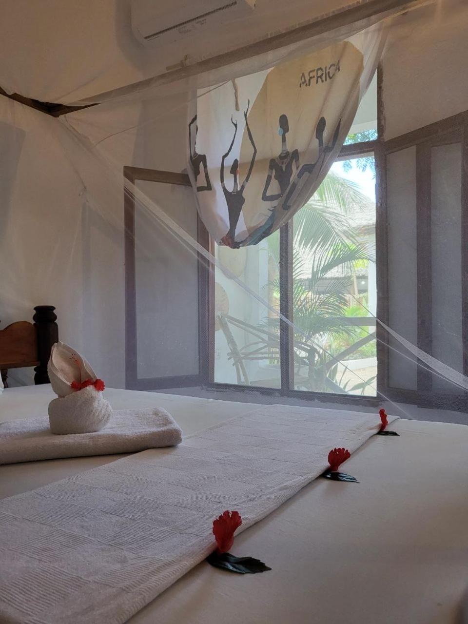 Deluxe Double Room (2 Adults + 1 Child) - Photo 14