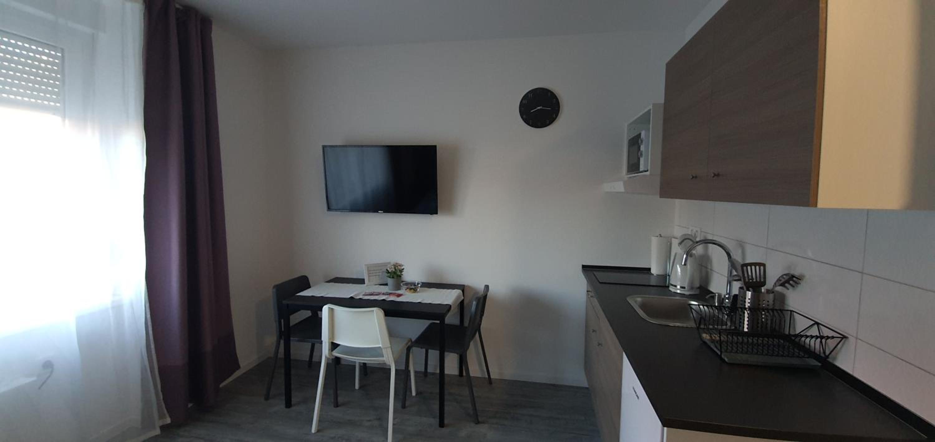 One-Bedroom Apartment - Photo 17