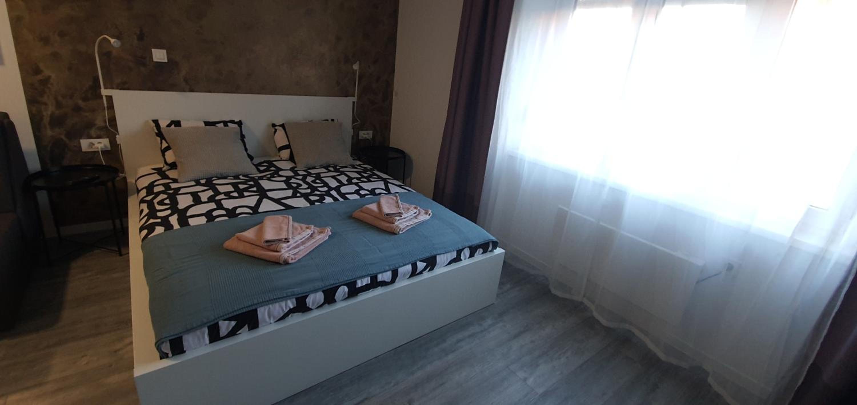 One-Bedroom Apartment - Photo 3