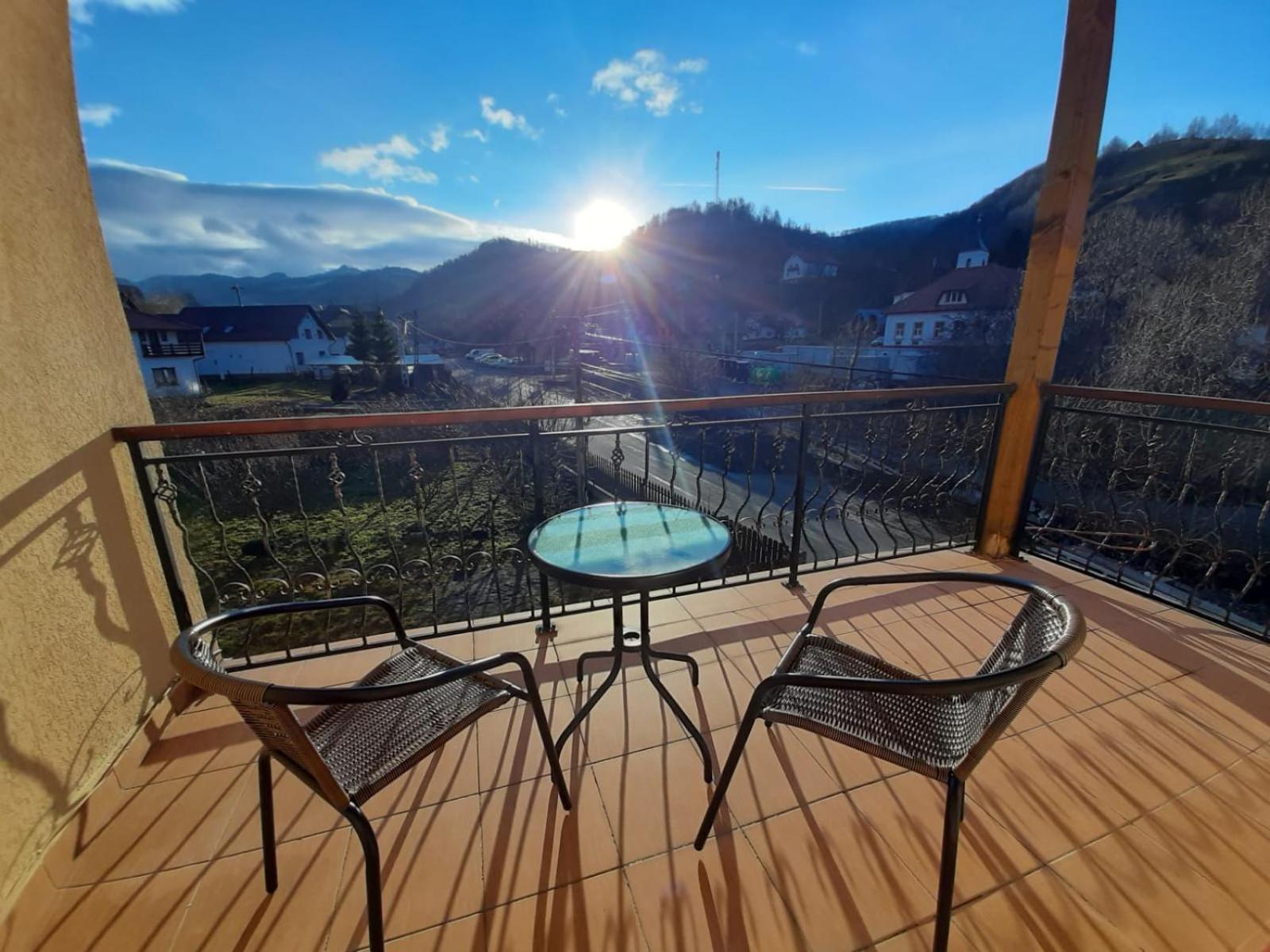Deluxe Double Room with Balcony - Photo 4