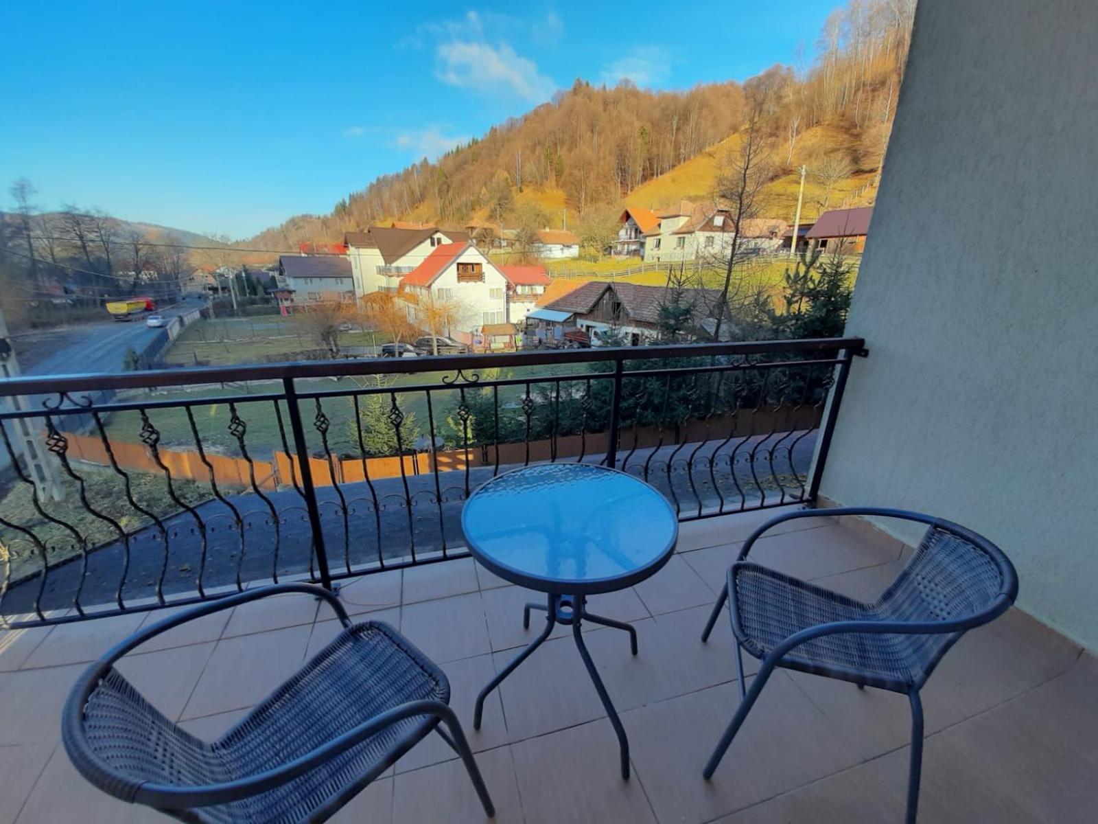 Deluxe Double Room with Balcony - Photo 5