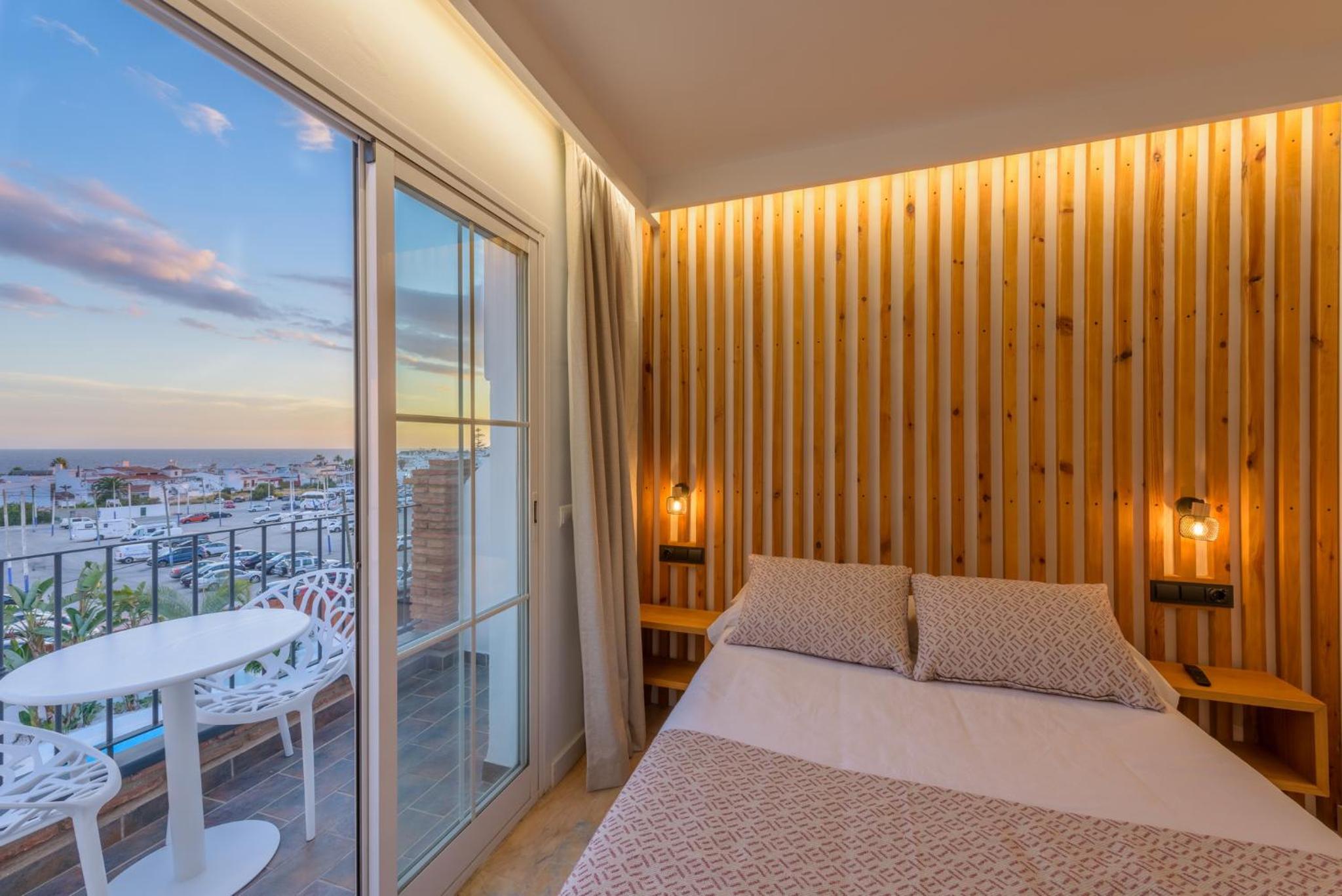 Double Room with Balcony and Partial Sea View