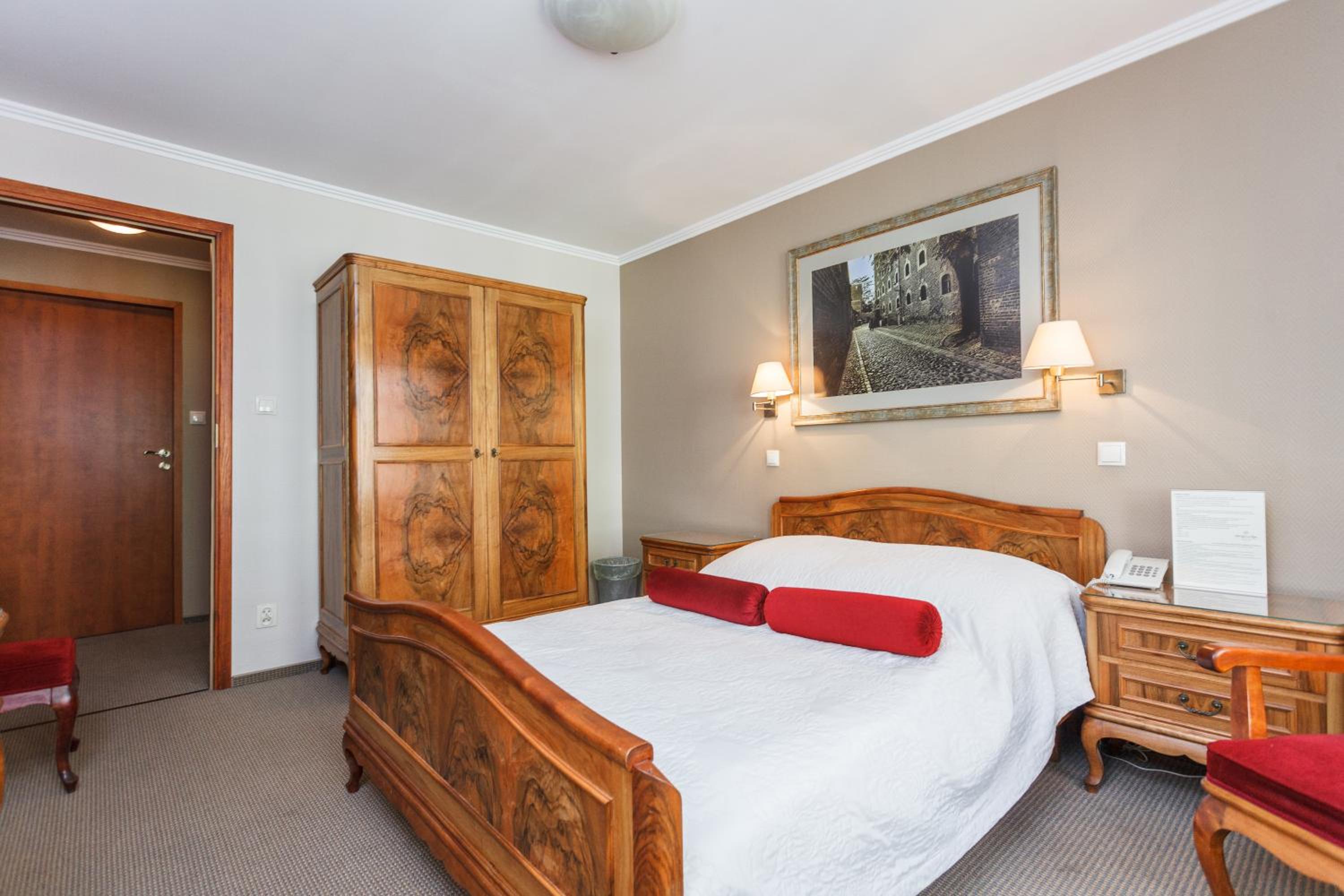 Double Room thumbnail 5