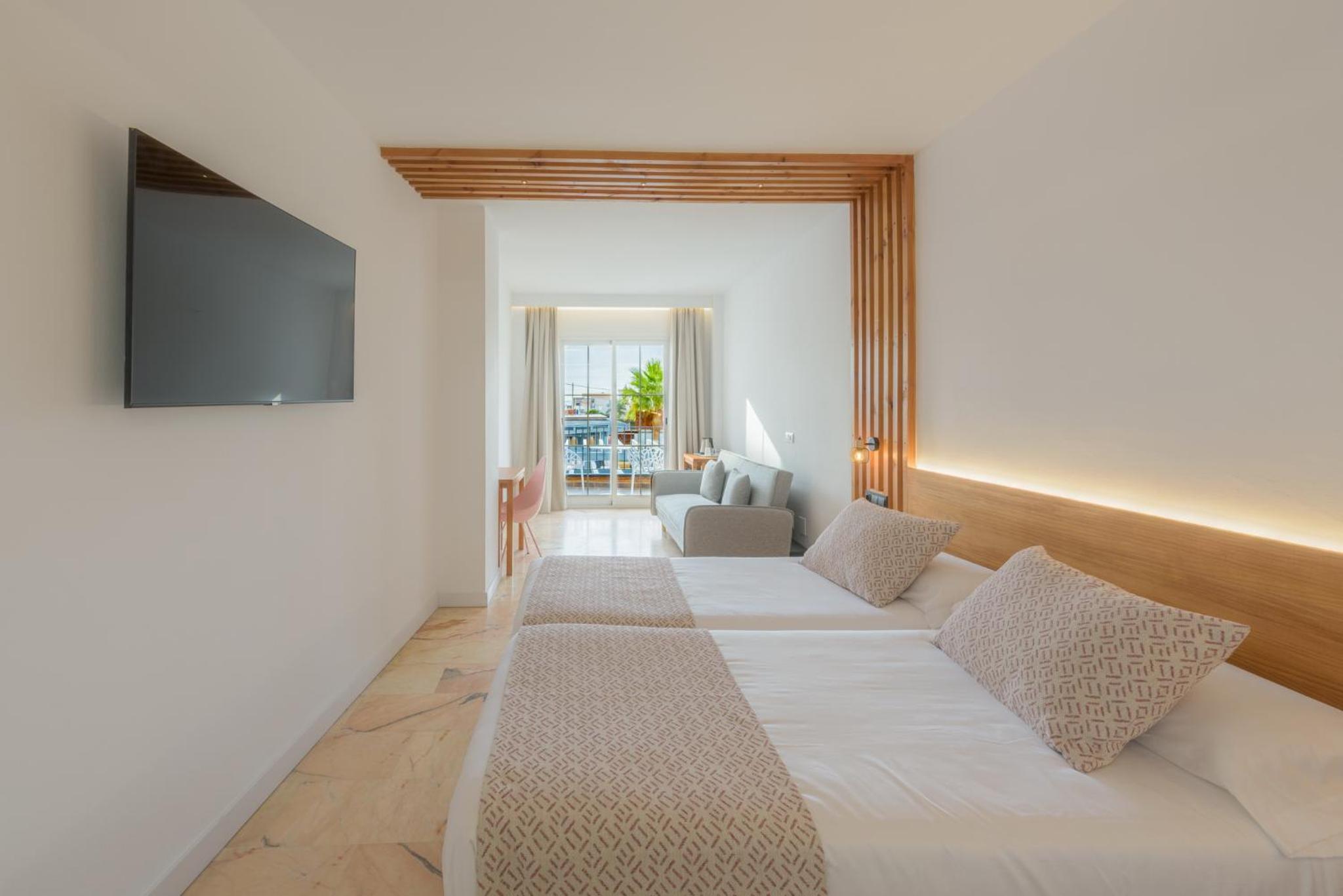 Deluxe Double Room with Balcony