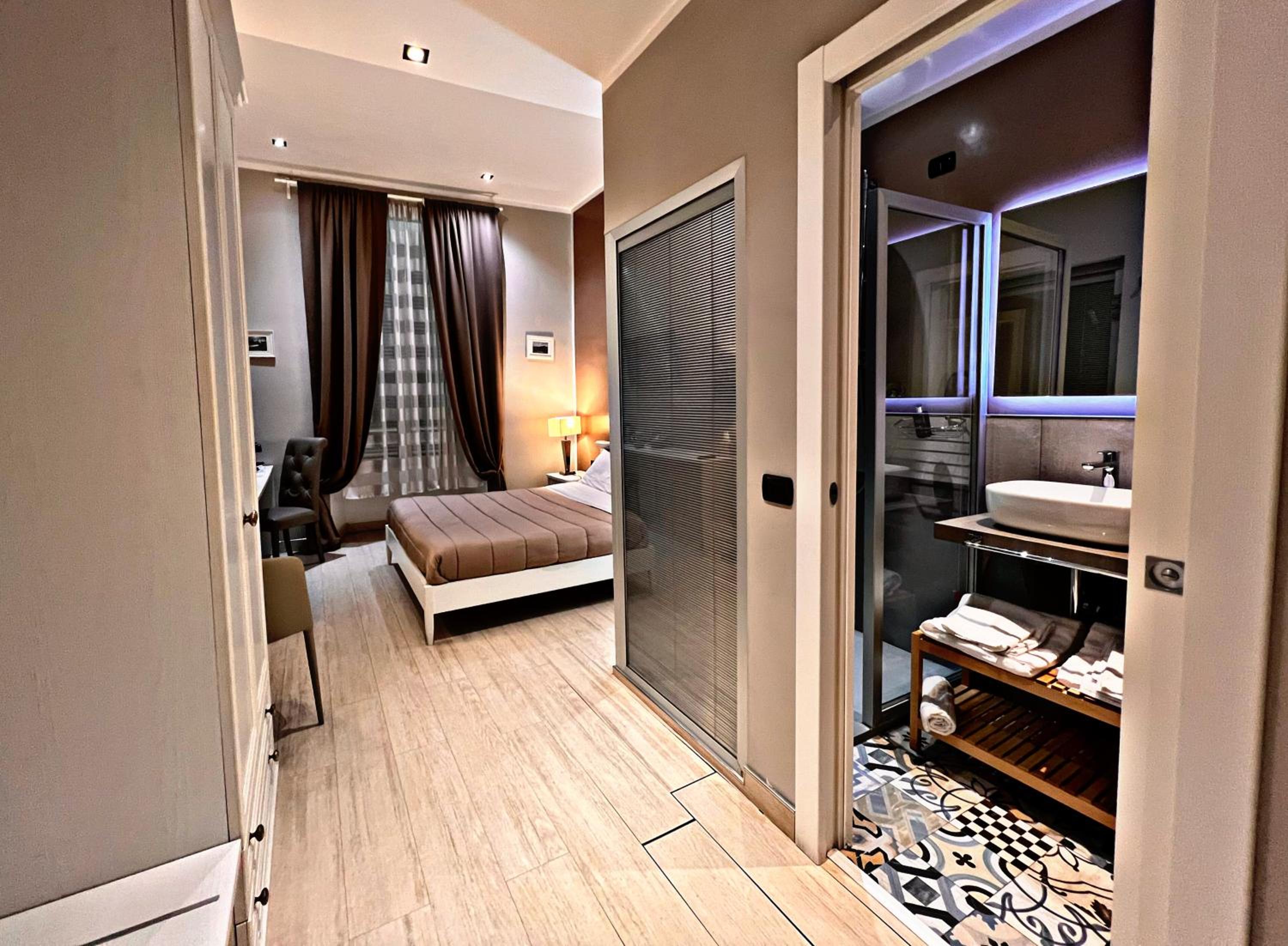 Large Double Room photo 2