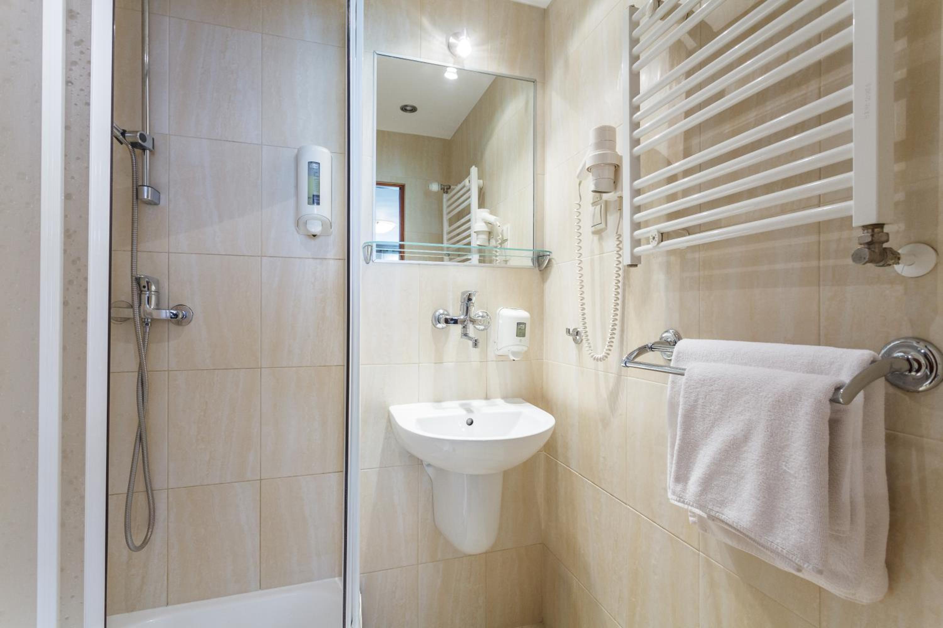 Double Room - Photo 16