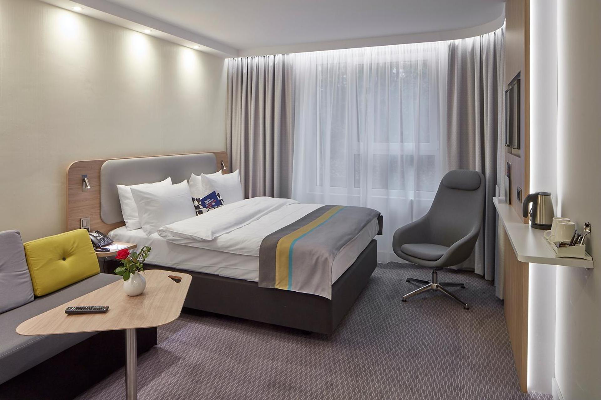 Standard Queen Room with Single Sofa Bed photo 1