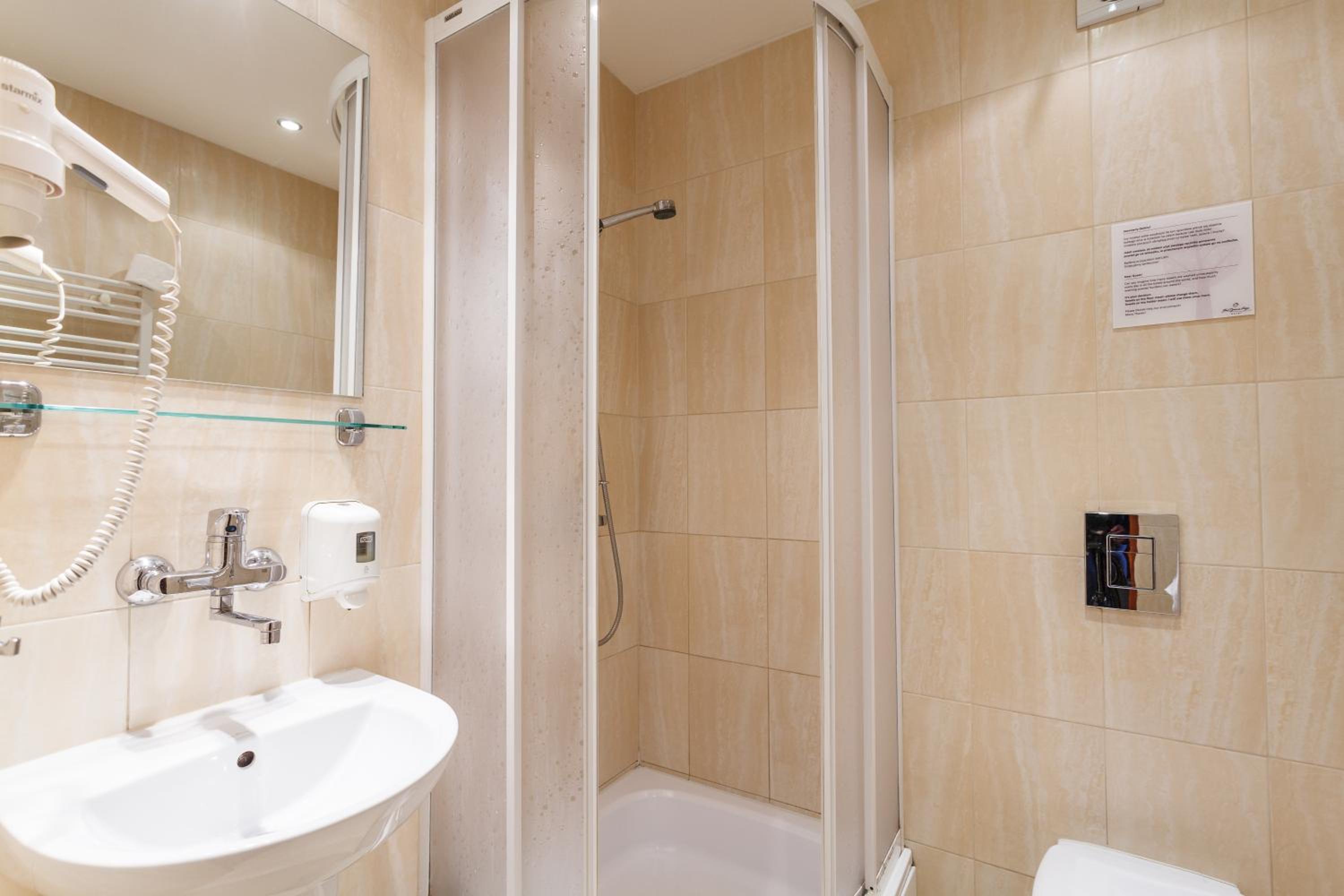 Double Room - Photo 11