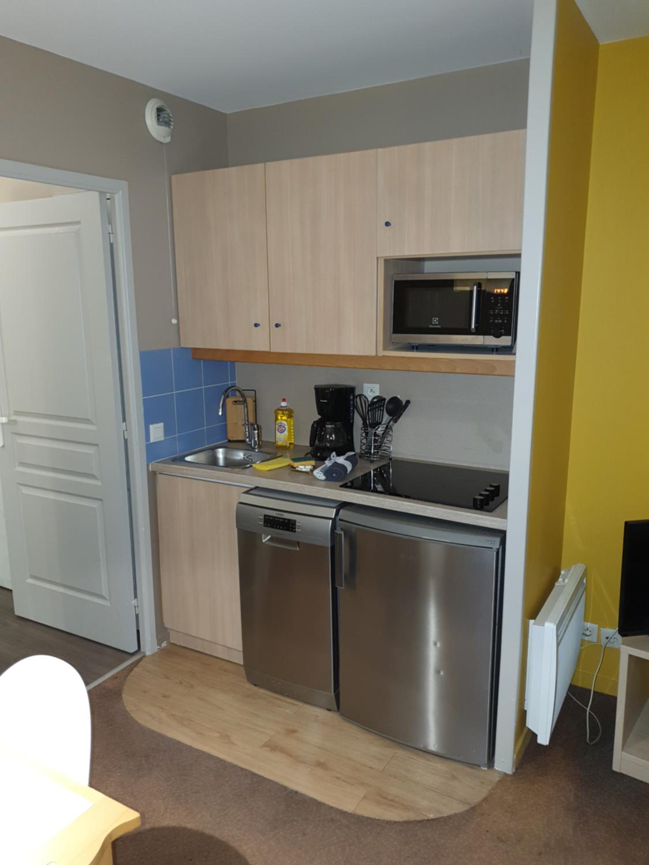 One-Bedroom Apartment photo 2