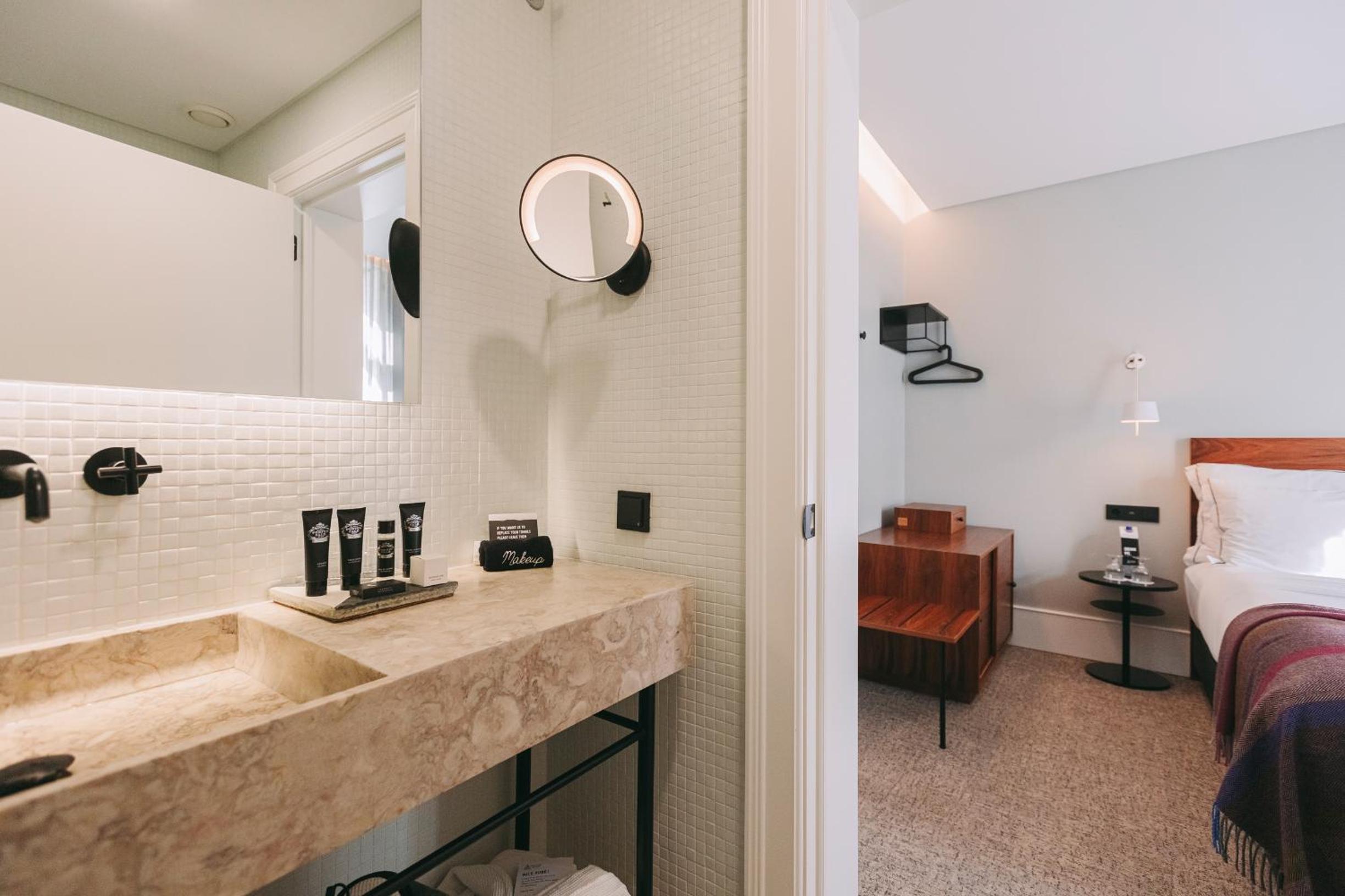 Double Room thumbnail 5