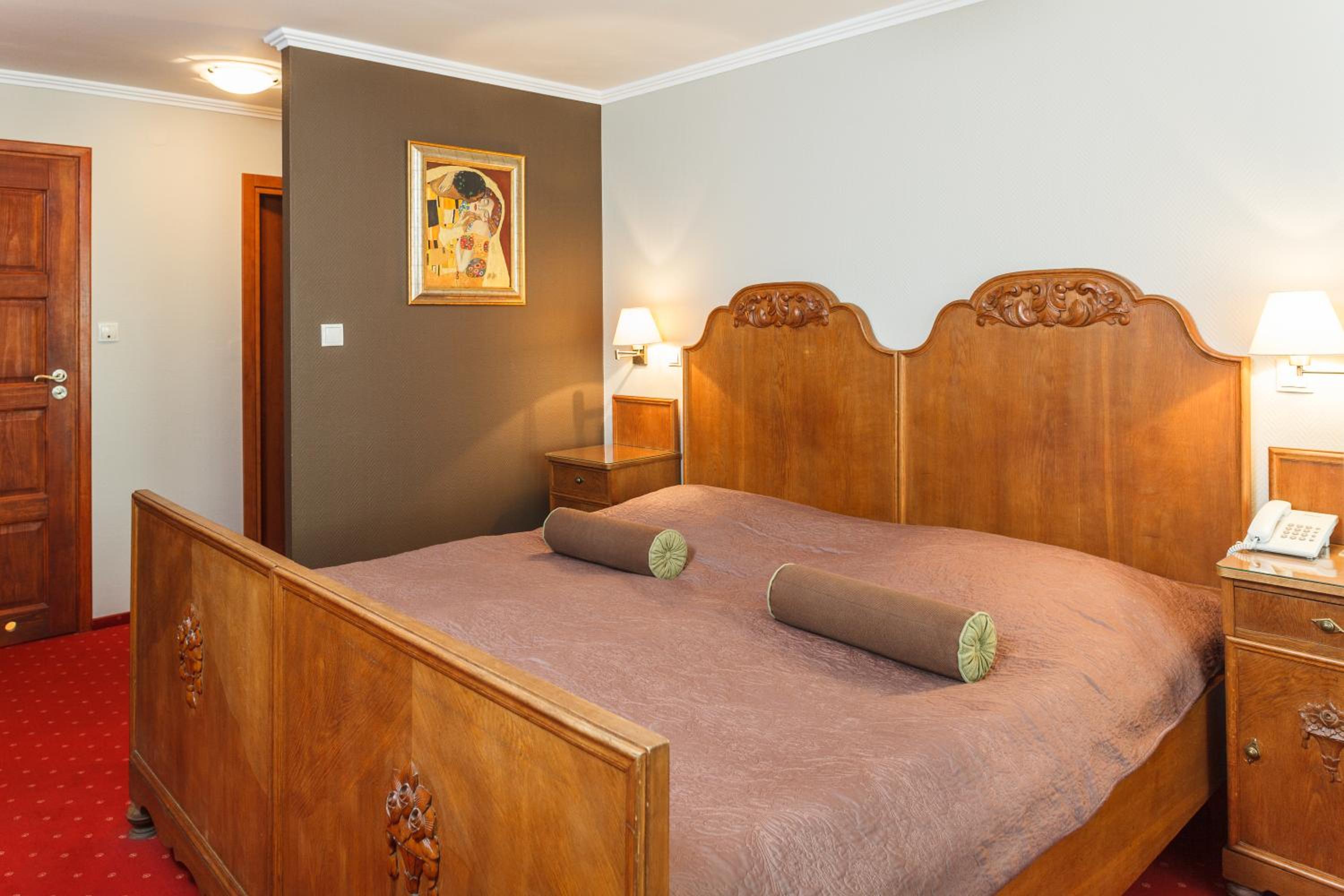 Double Room - Photo 7