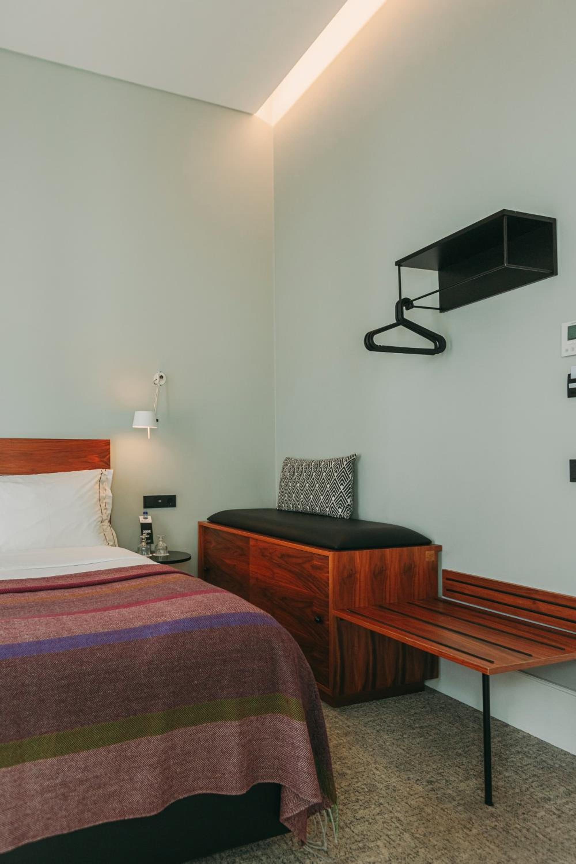 Cosy Double Room thumbnail 5