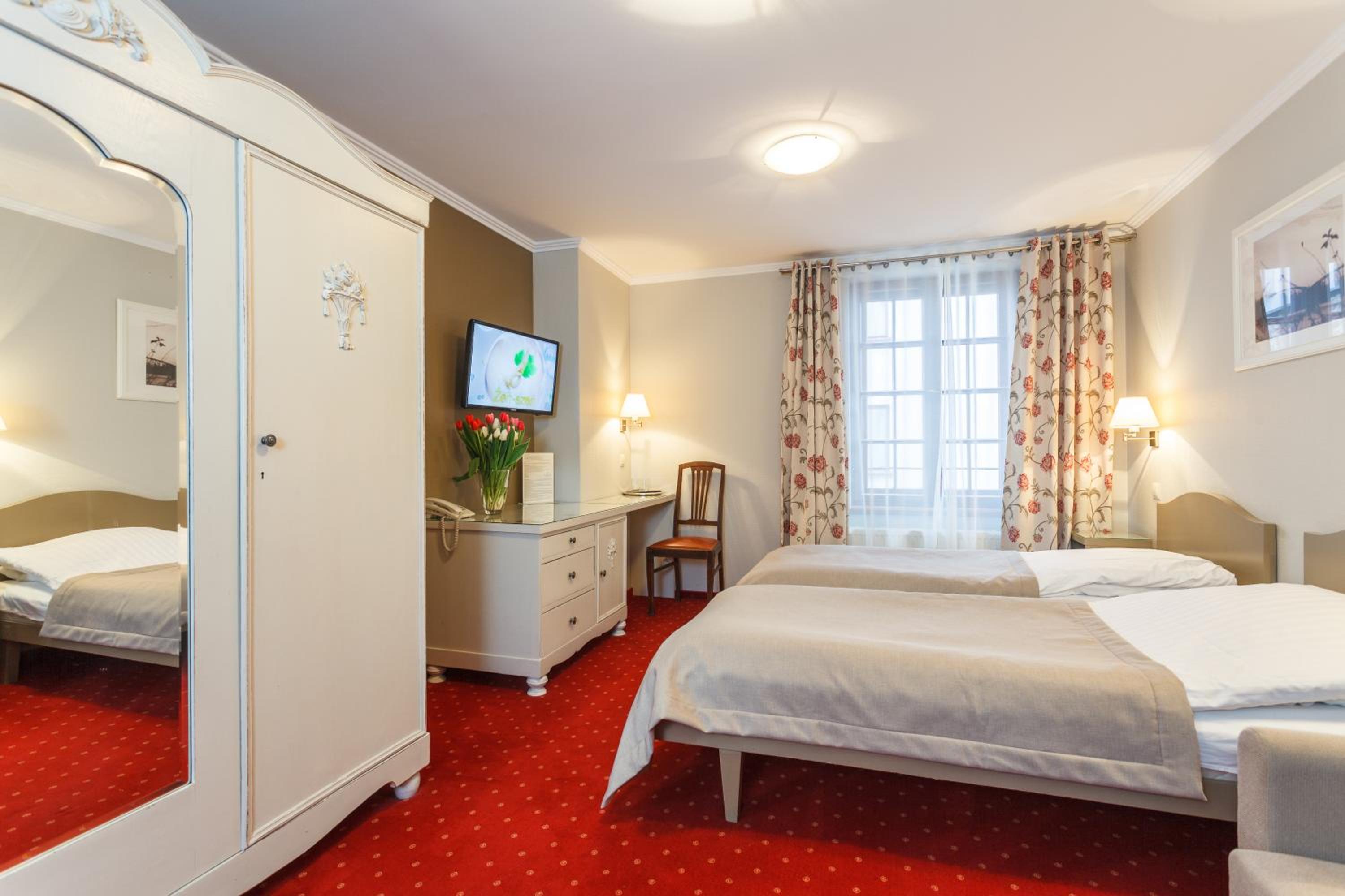 Twin Room - Photo 17