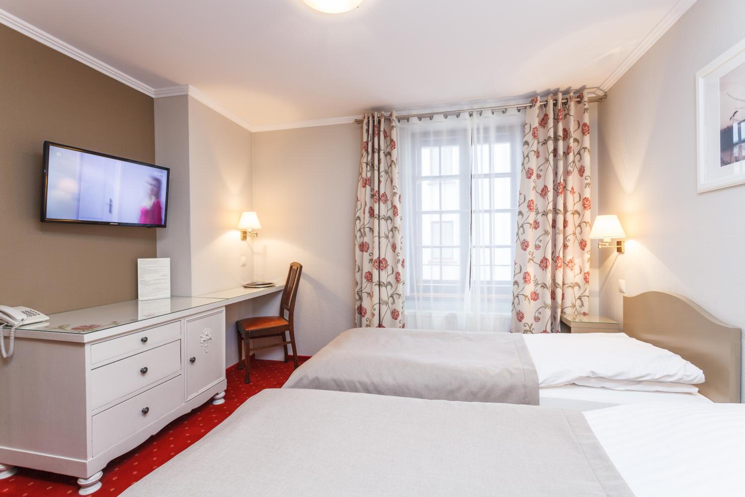 Twin Room - Photo 8