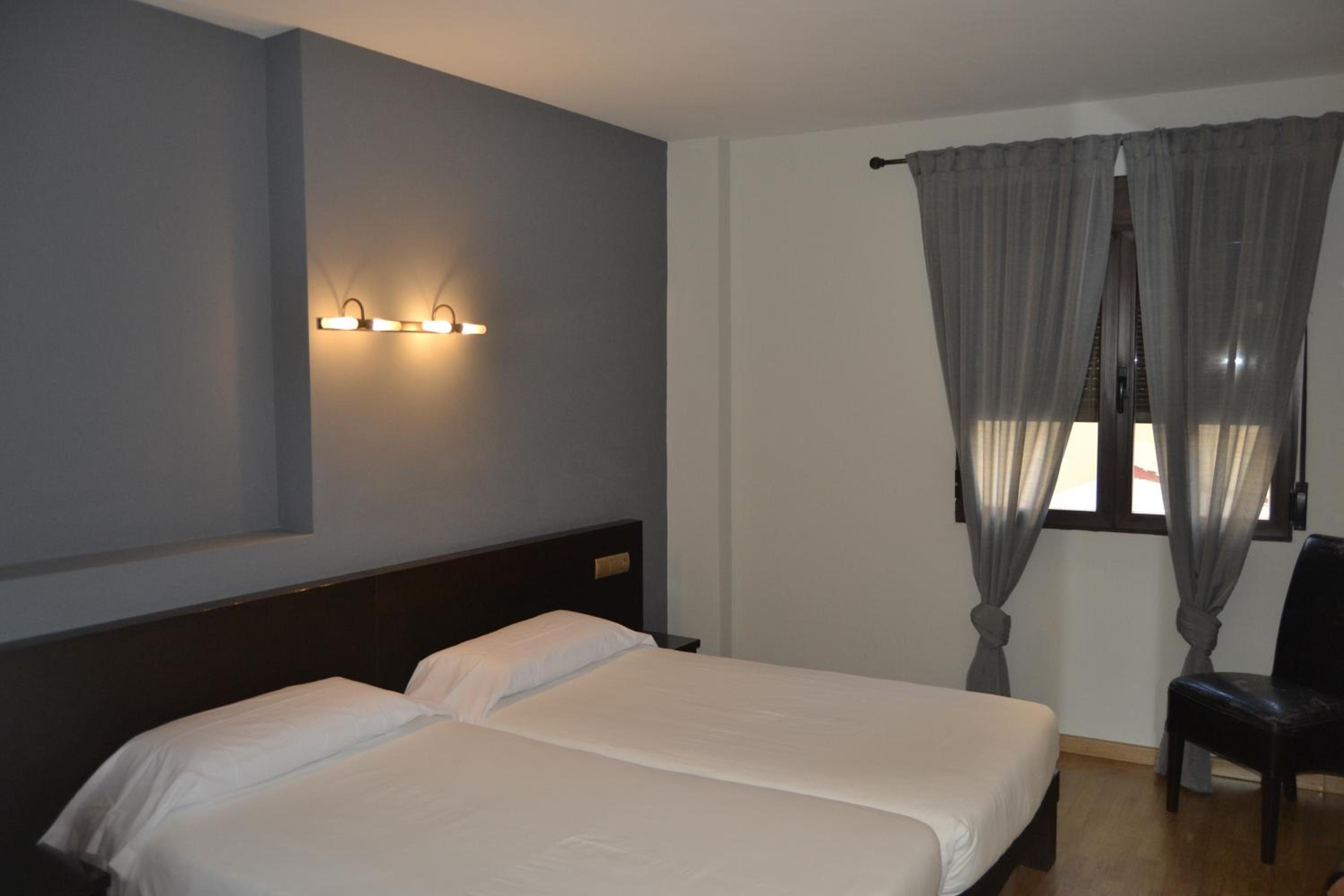 Double or Twin Room photo 2