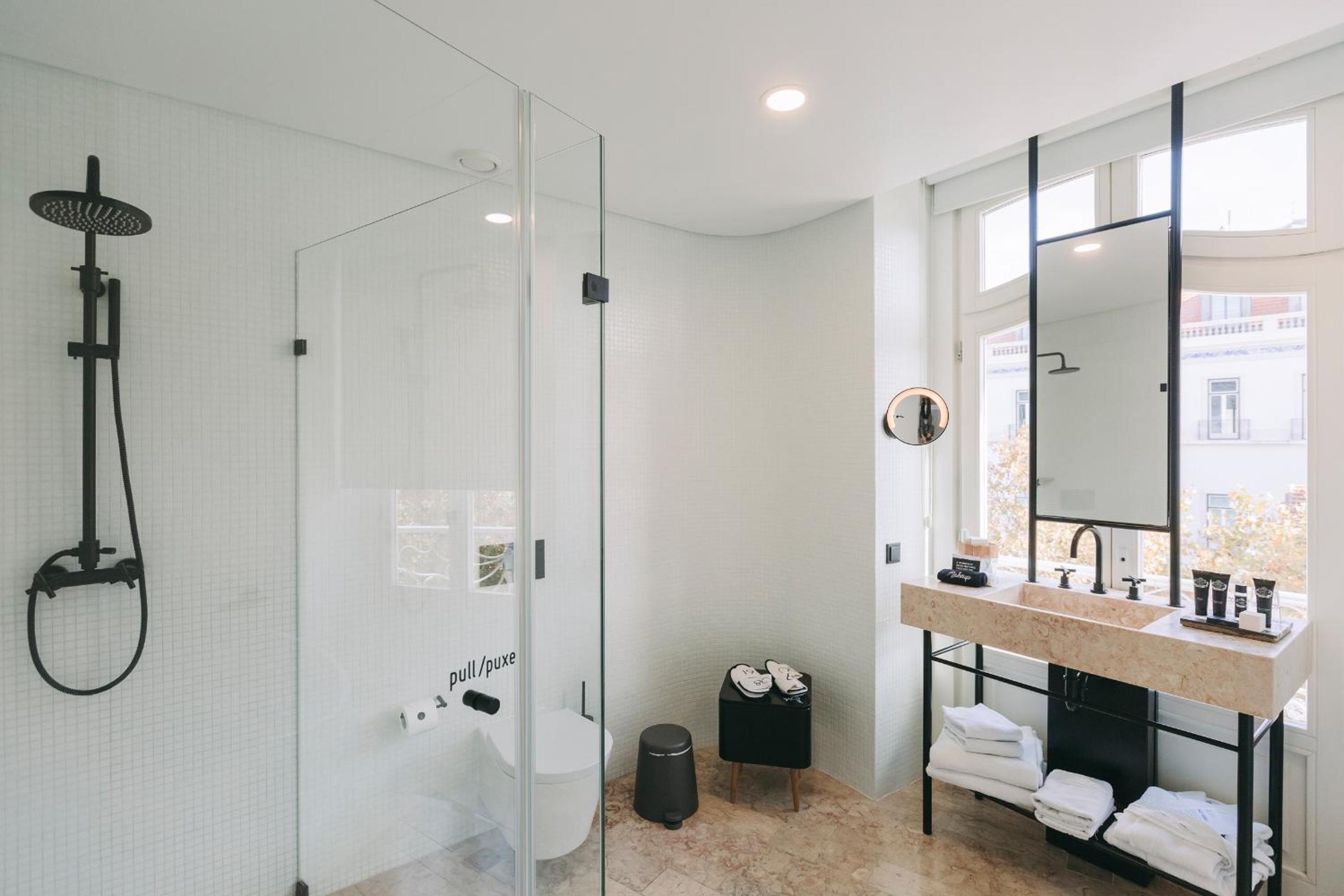 King Double Room thumbnail 5