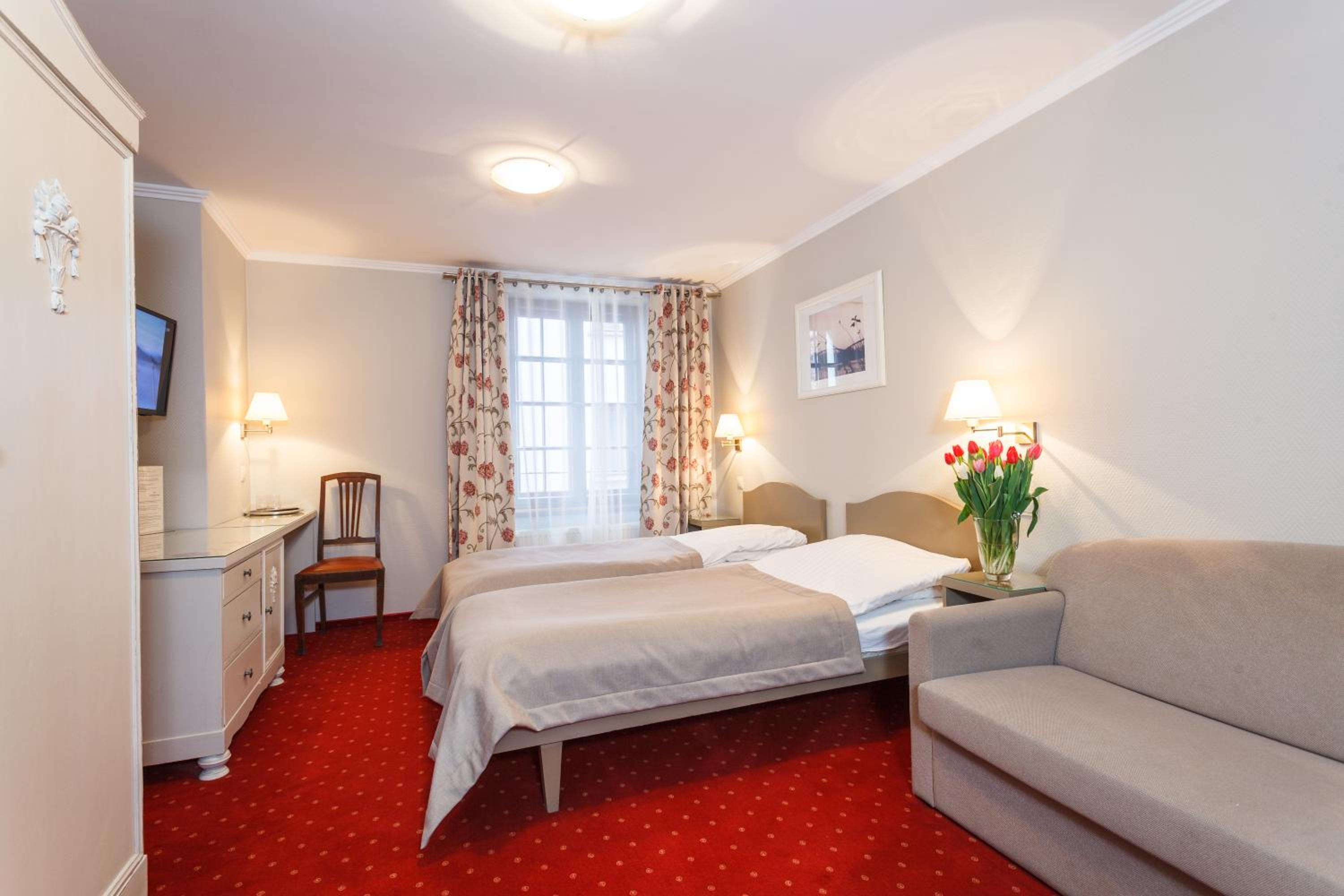 Twin Room - Photo 13
