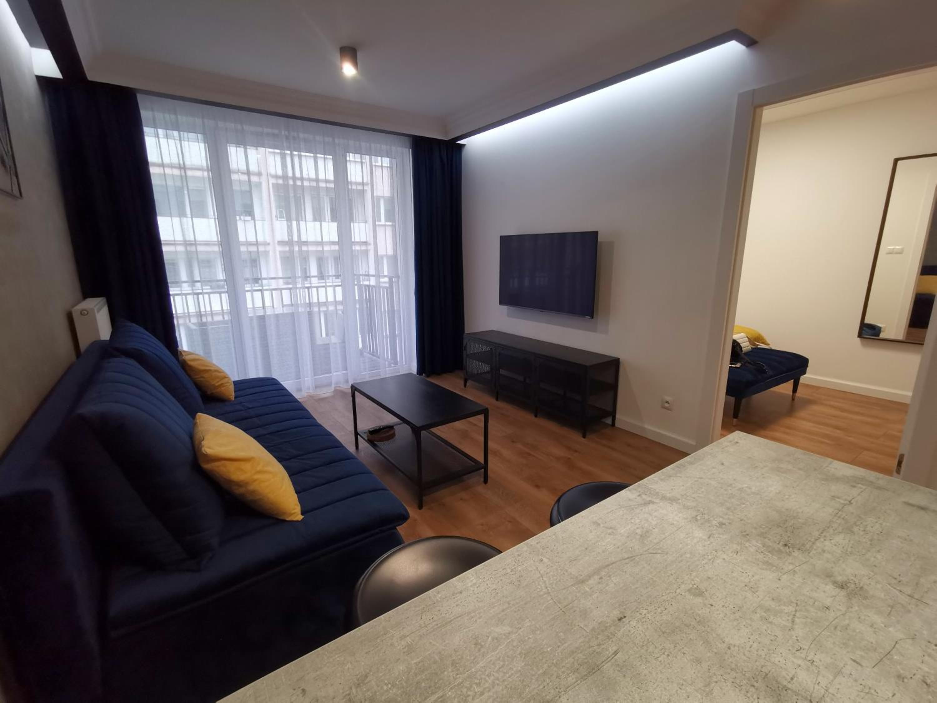 One-Bedroom Apartment - Photo 2