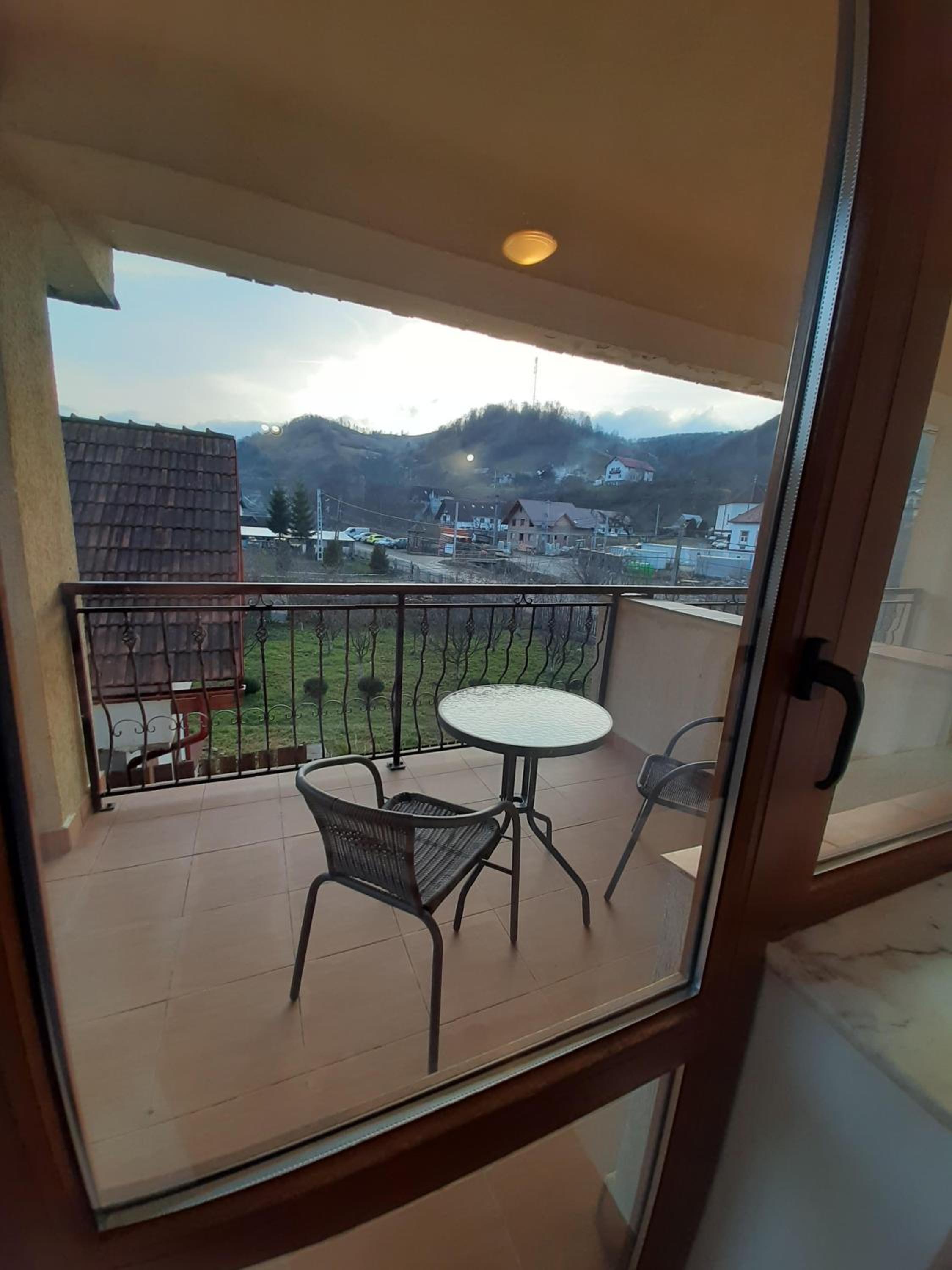 Deluxe Double Room with Balcony - Photo 6